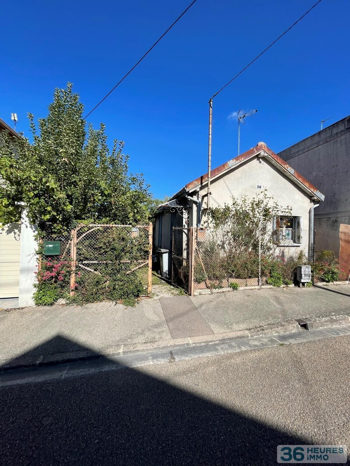 Petite maison à rénover à sainte savine 
