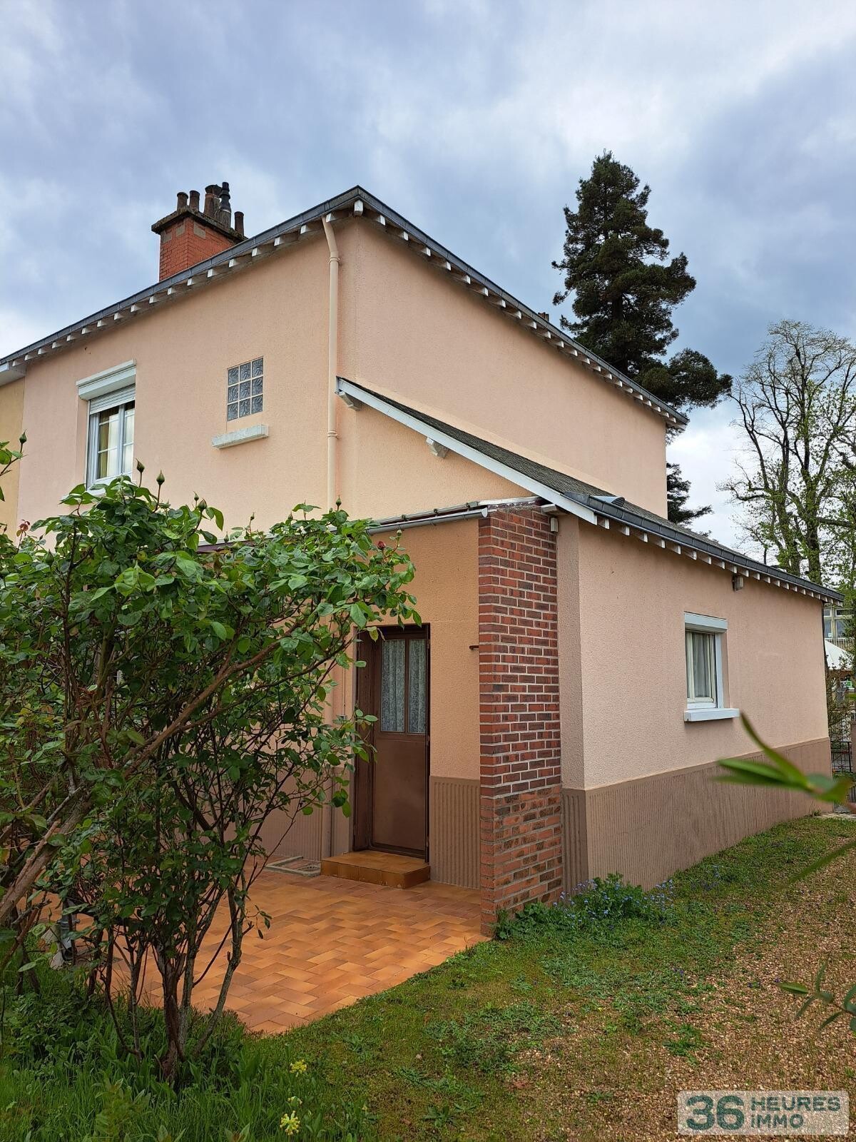 Cite des pins - maison avec garage et joli jardin