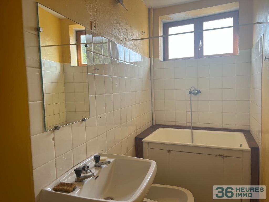 MAISON DE CHARME  T 6 BAGES D AUDE 