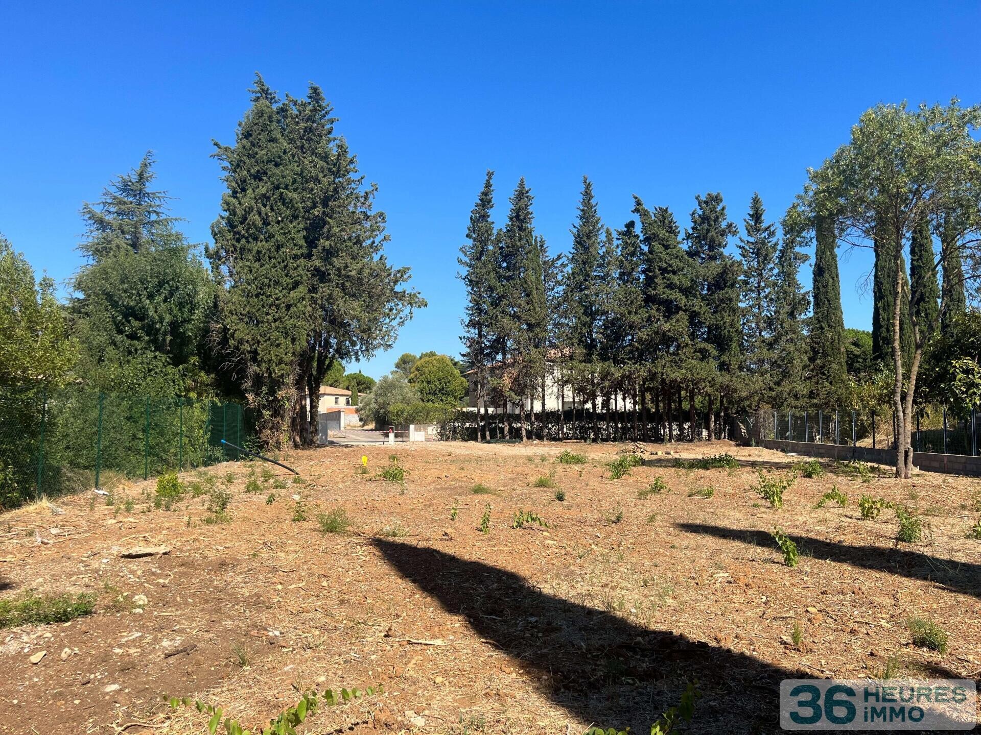 Terrain 582 m²