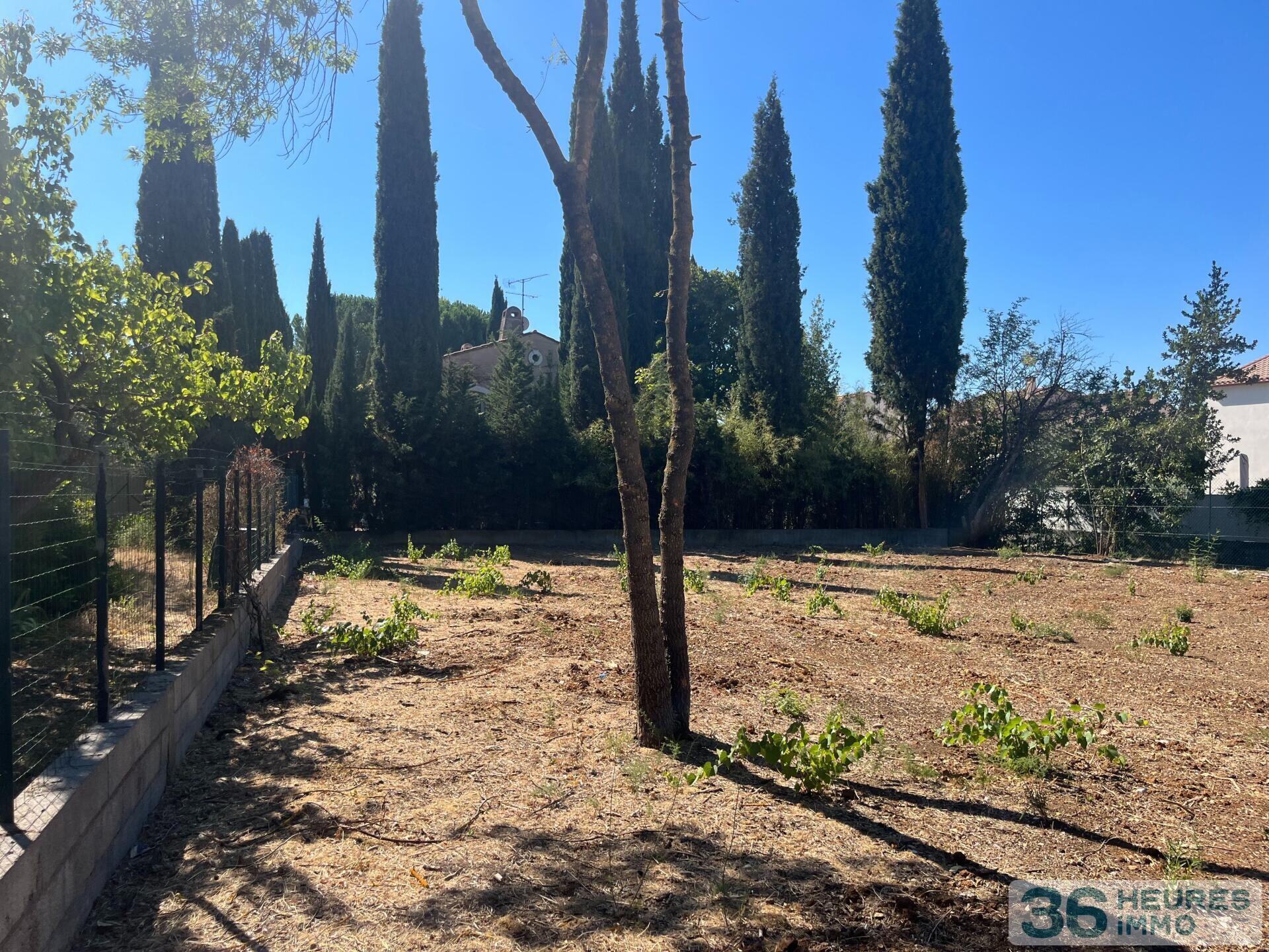 Terrain 582 m²