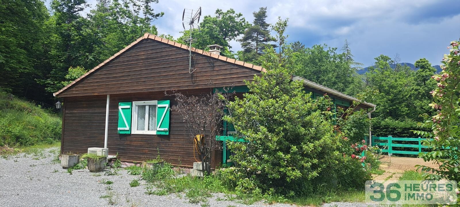 Maison individuelle en bois avec terrain attenant