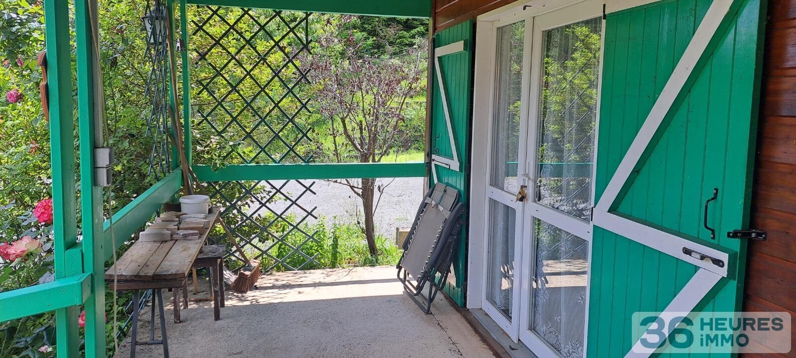 Maison individuelle en bois avec terrain attenant