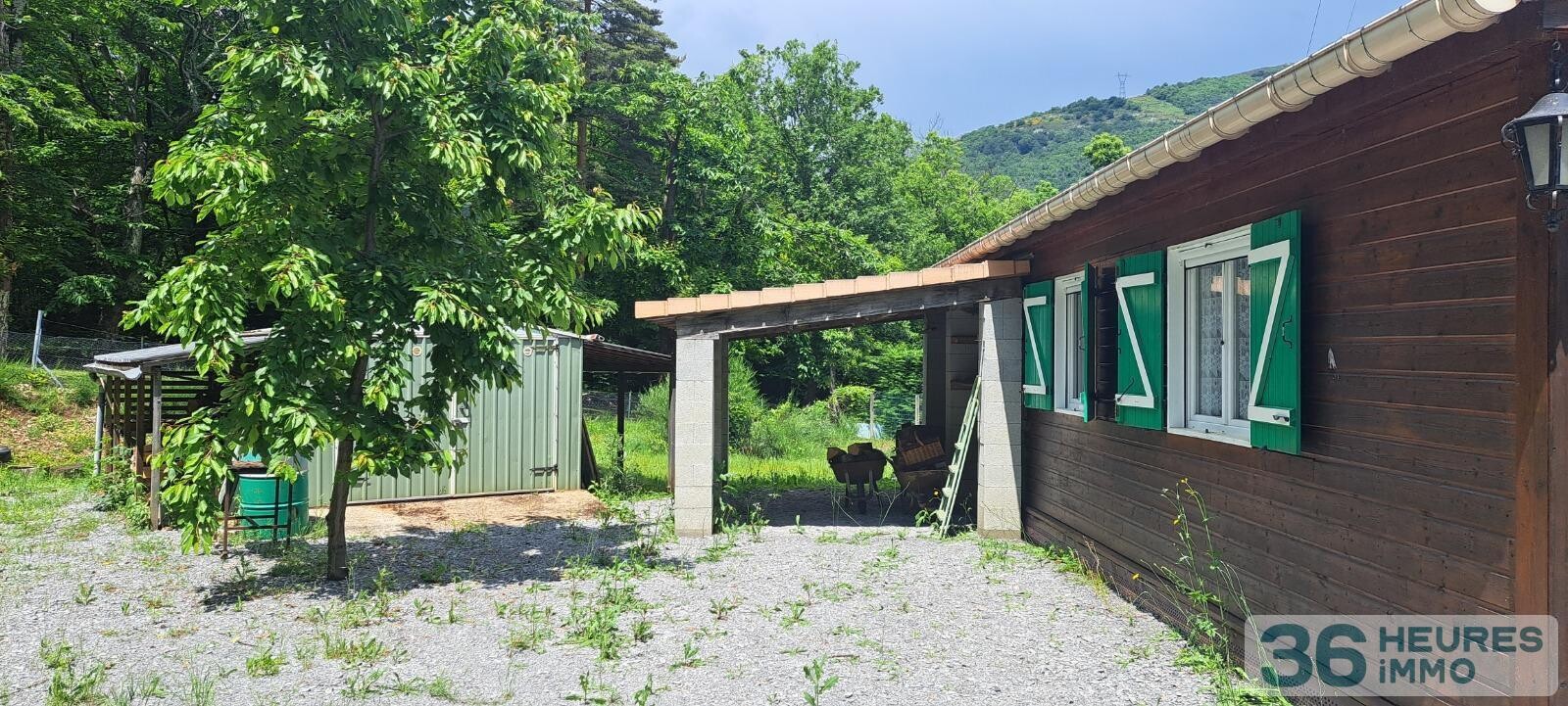 Maison individuelle en bois avec terrain attenant