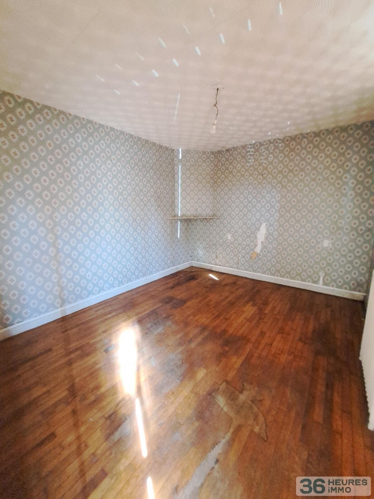 Rue de la fraternite - maison a renover - plain pied - avec garage et jardin 