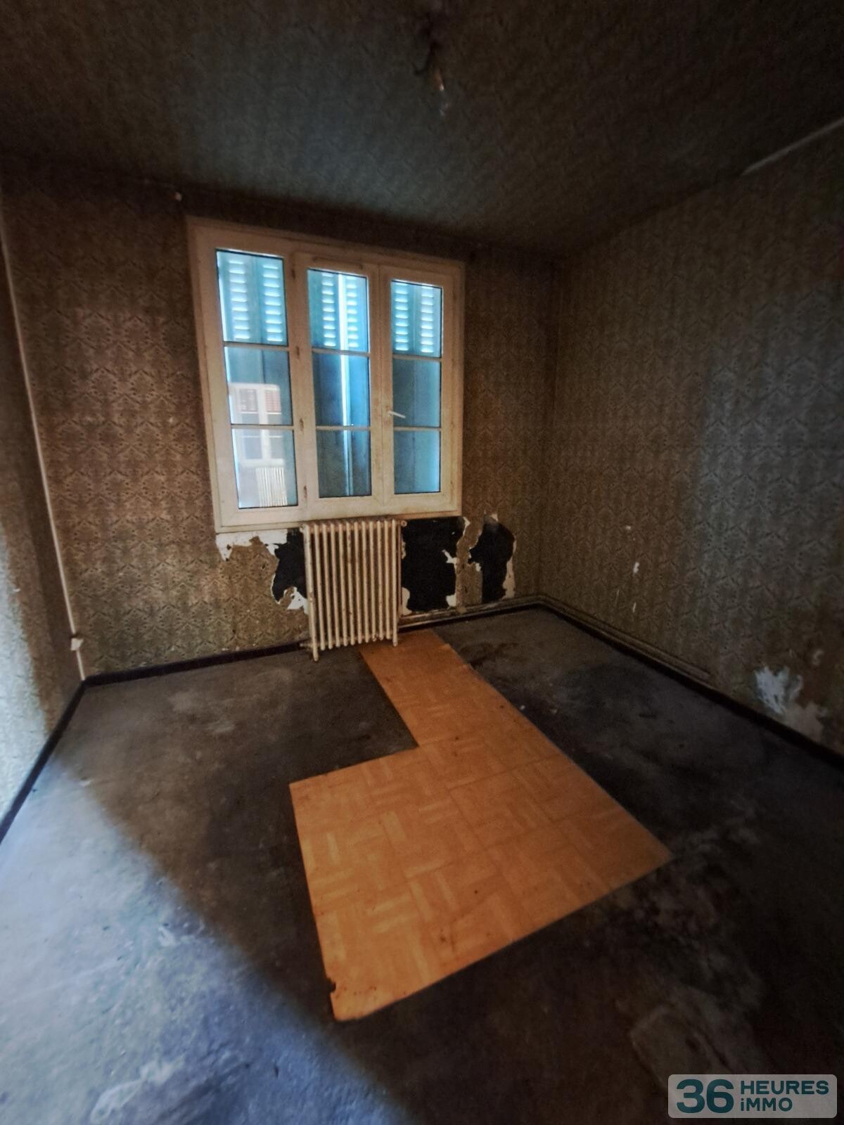 Rue de la fraternite - maison a renover - plain pied - avec garage et jardin 