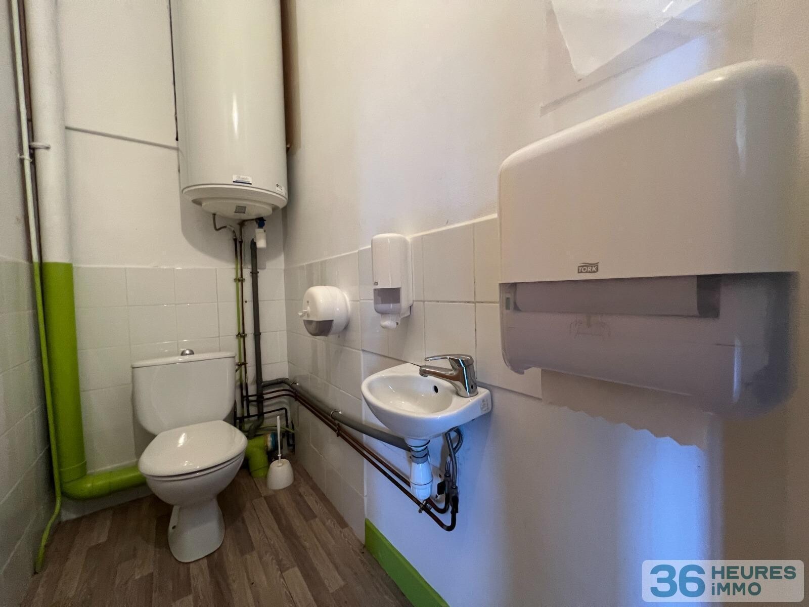 Ancienne école avec terrain, dépendances et vue dégagée sur la campagne