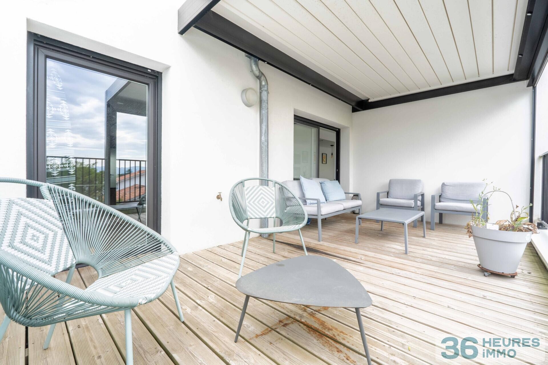Appartement t4 , triple terrasse  avec vue montagne