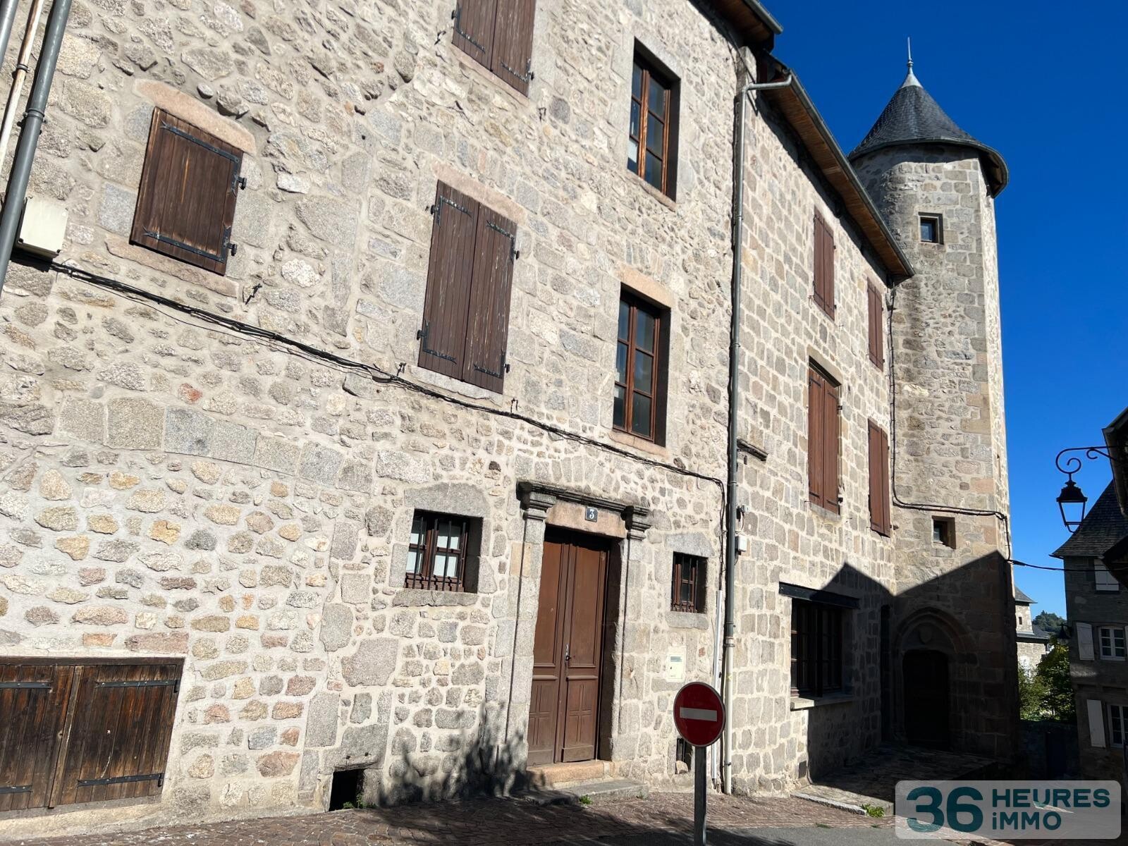 Immeubles en pierres du 13ème siècle en plein coeur de ville