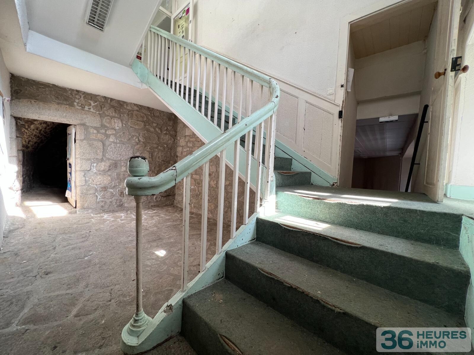 Immeubles en pierres du 13ème siècle en plein coeur de ville