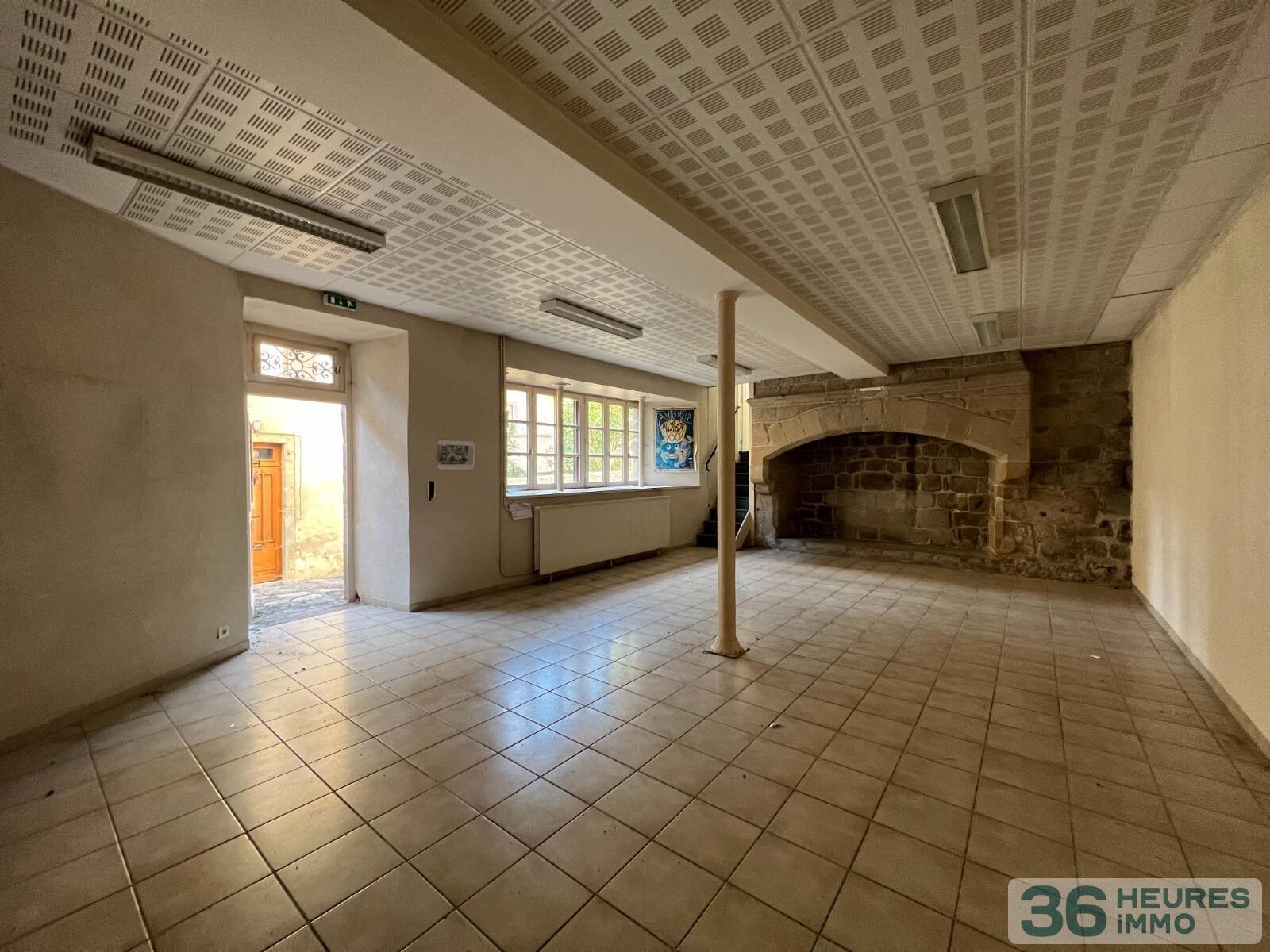 Immeubles en pierres du 13ème siècle en plein coeur de ville