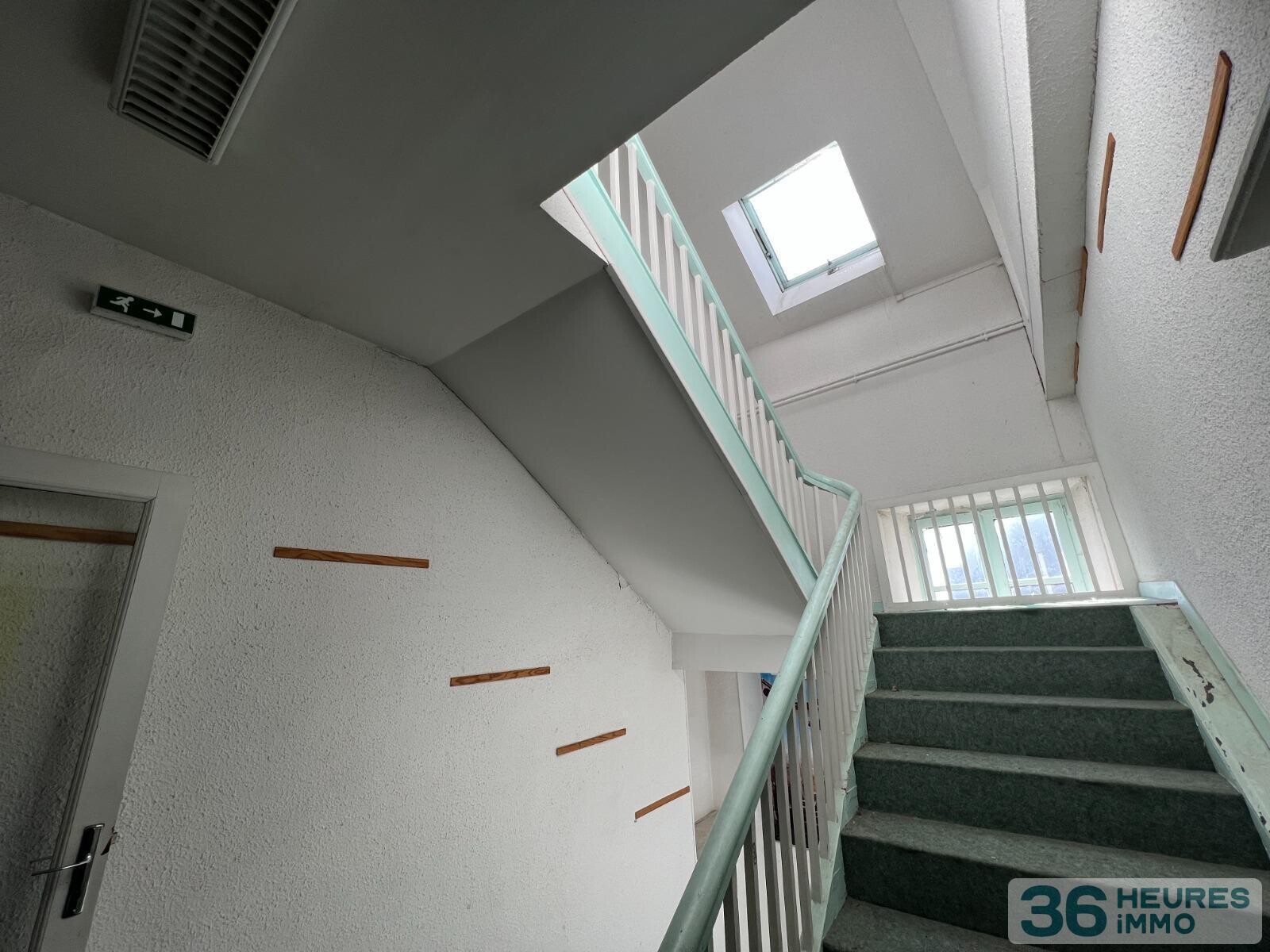 Immeubles en pierres du 13ème siècle en plein coeur de ville