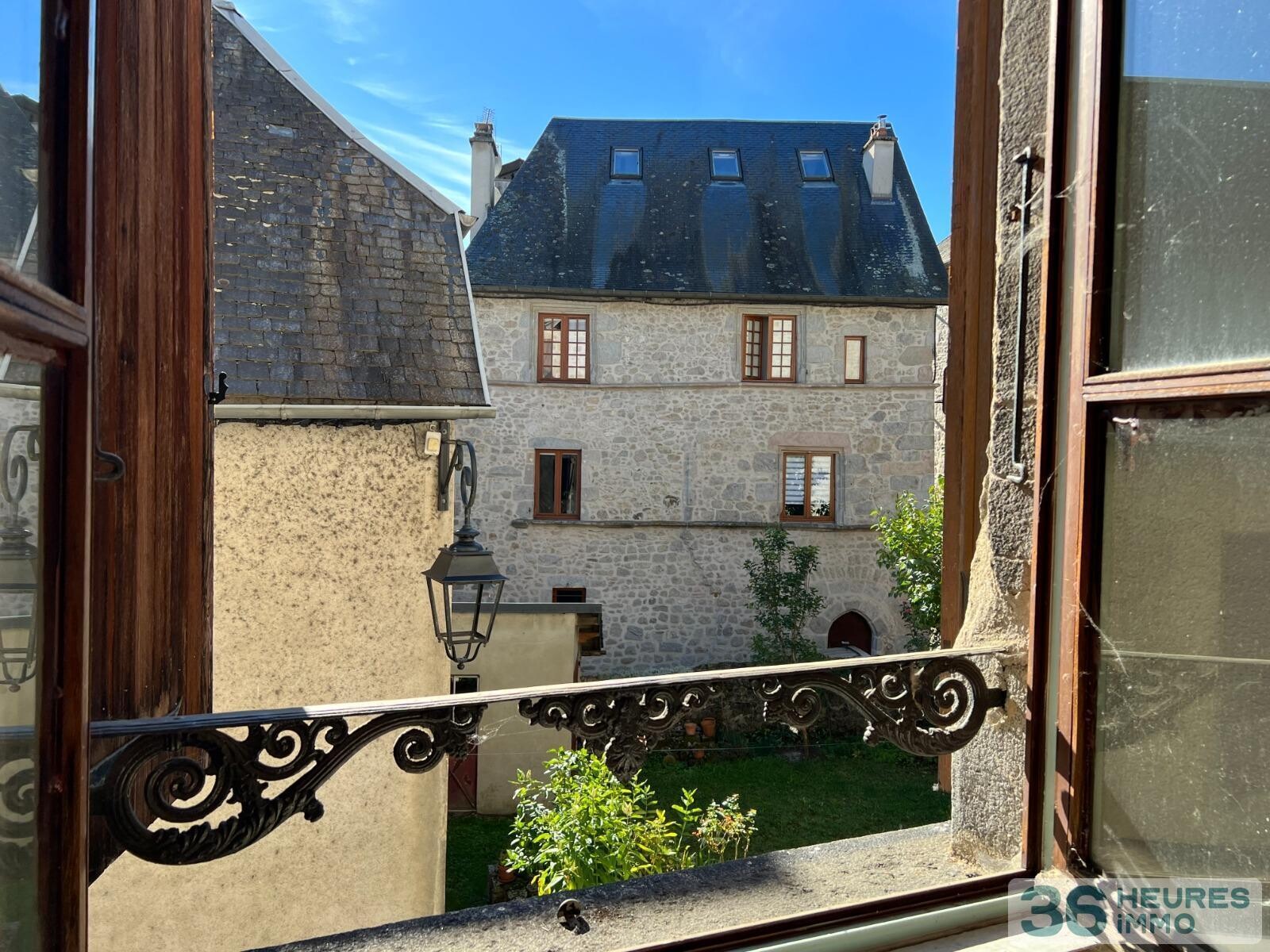 Immeubles en pierres du 13ème siècle en plein coeur de ville