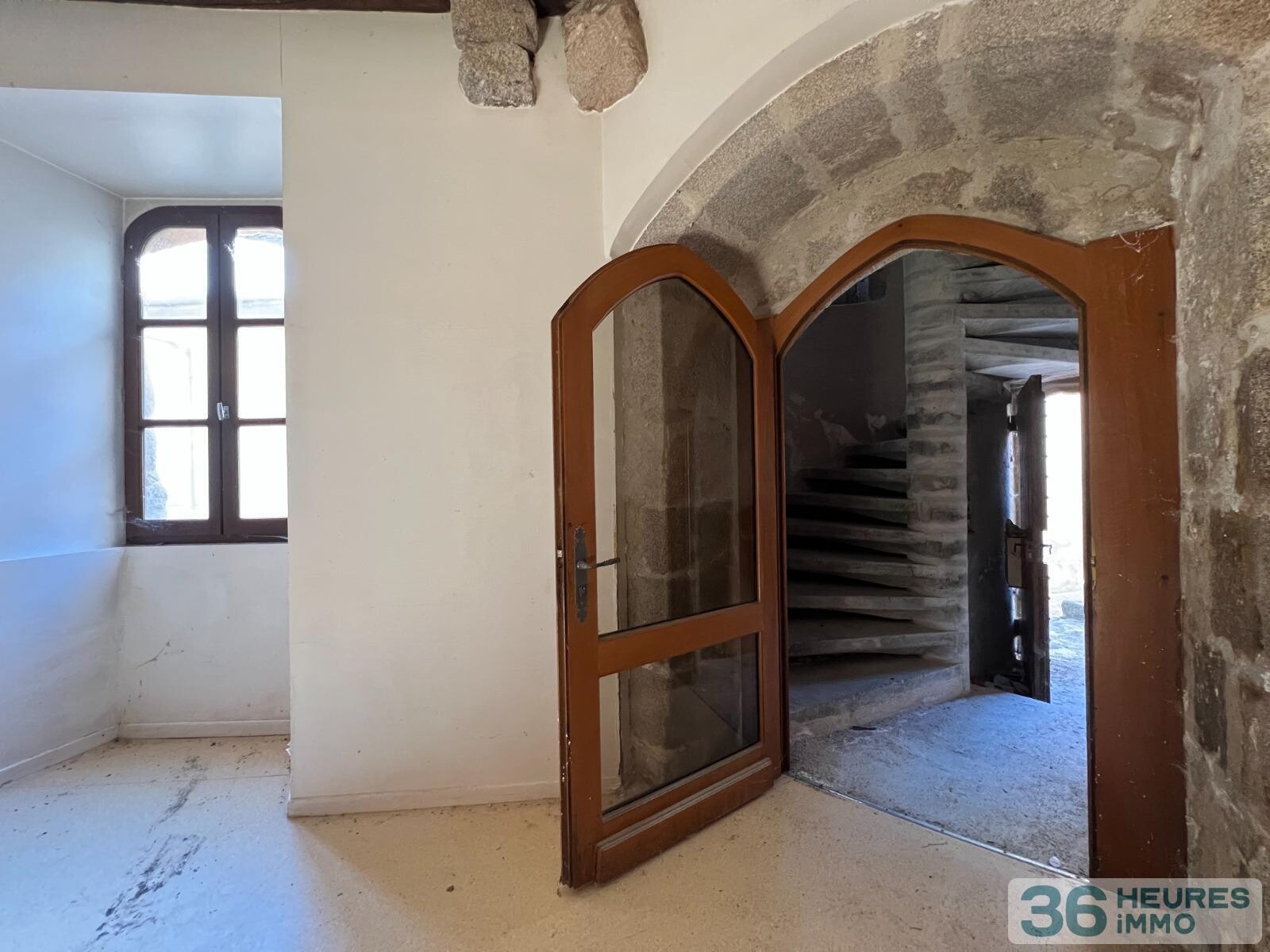 Immeubles en pierres du 13ème siècle en plein coeur de ville