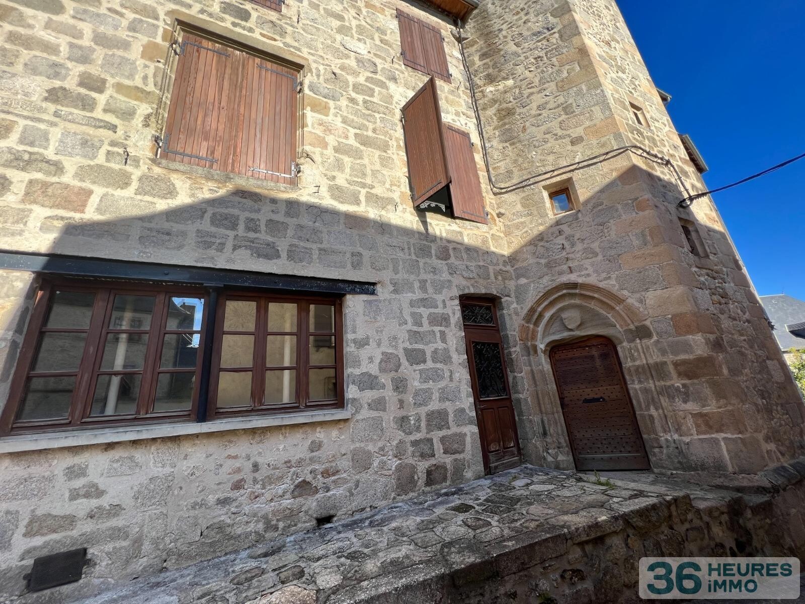 Immeubles en pierres du 13ème siècle en plein coeur de ville