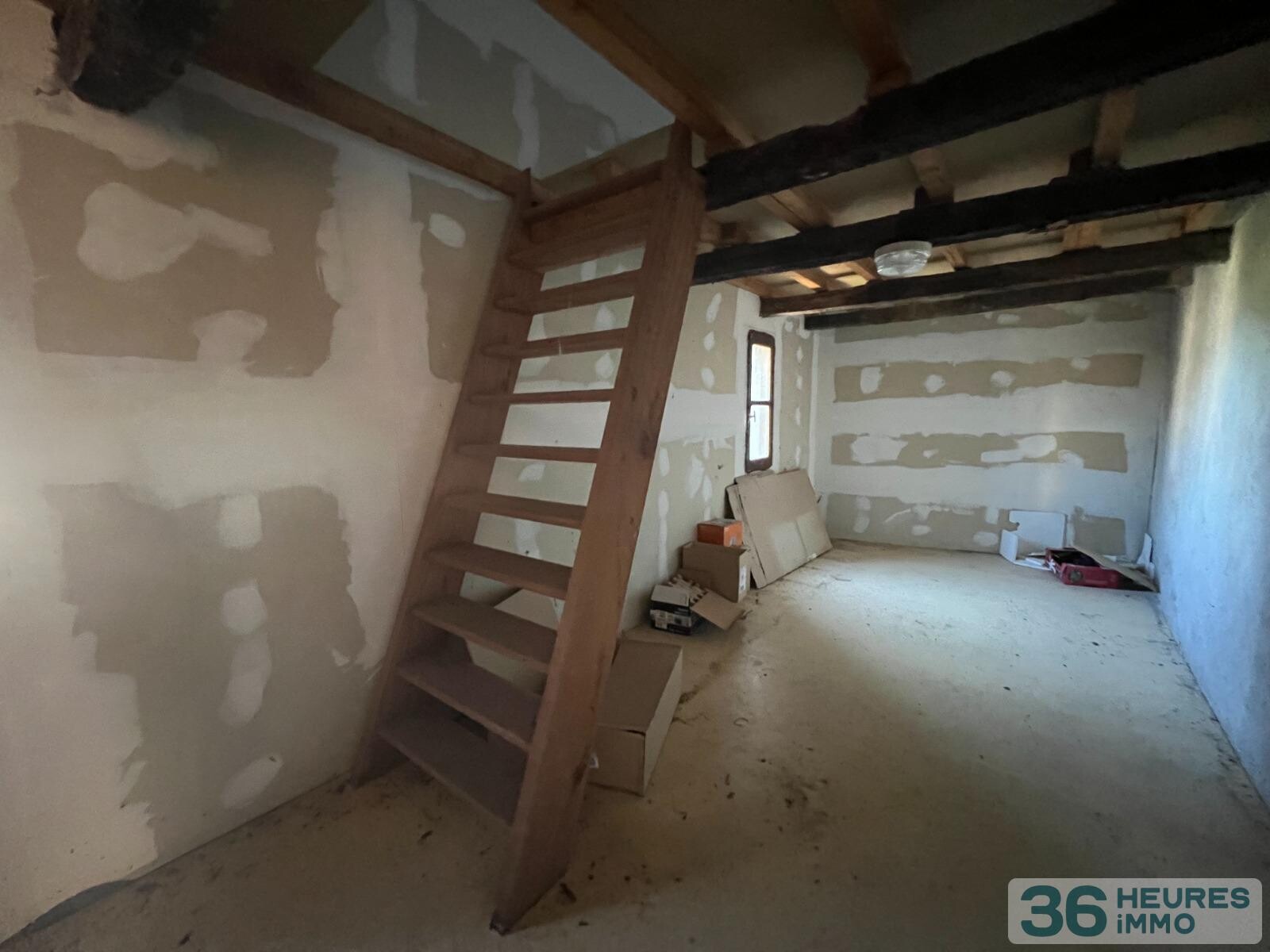 Immeubles en pierres du 13ème siècle en plein coeur de ville