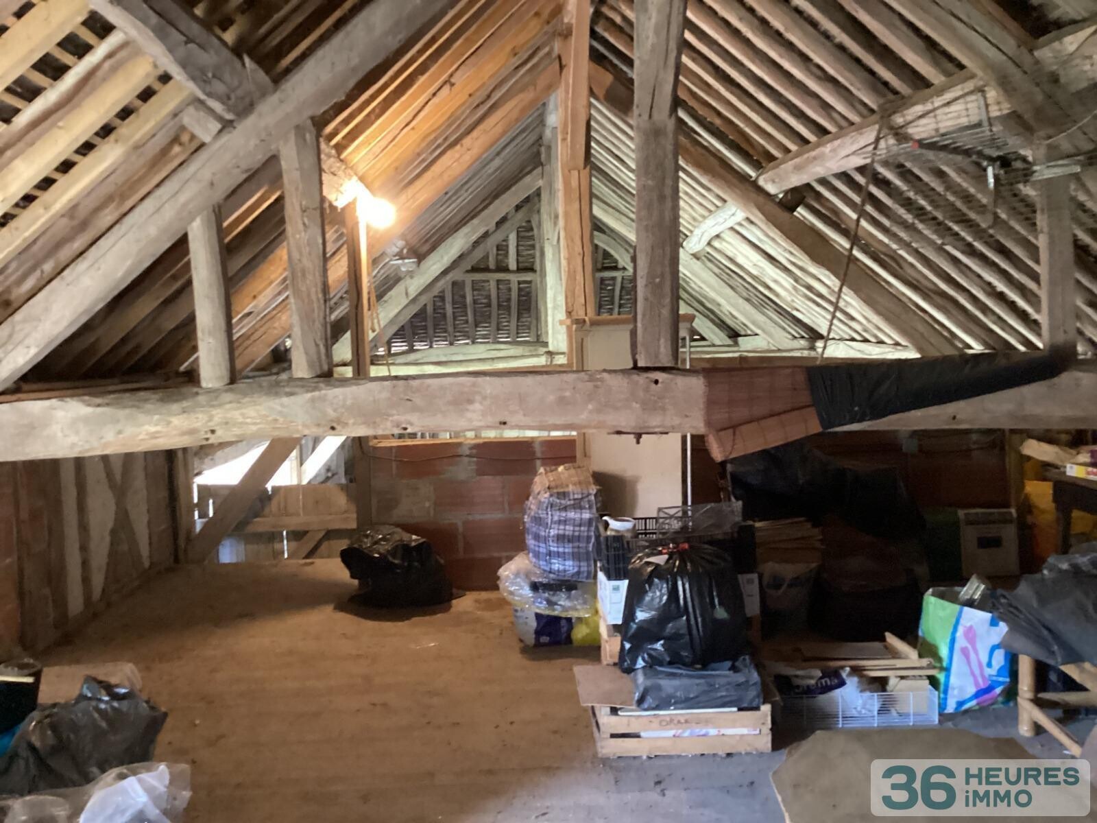 Maison ancienne en pans de bois à restaurer