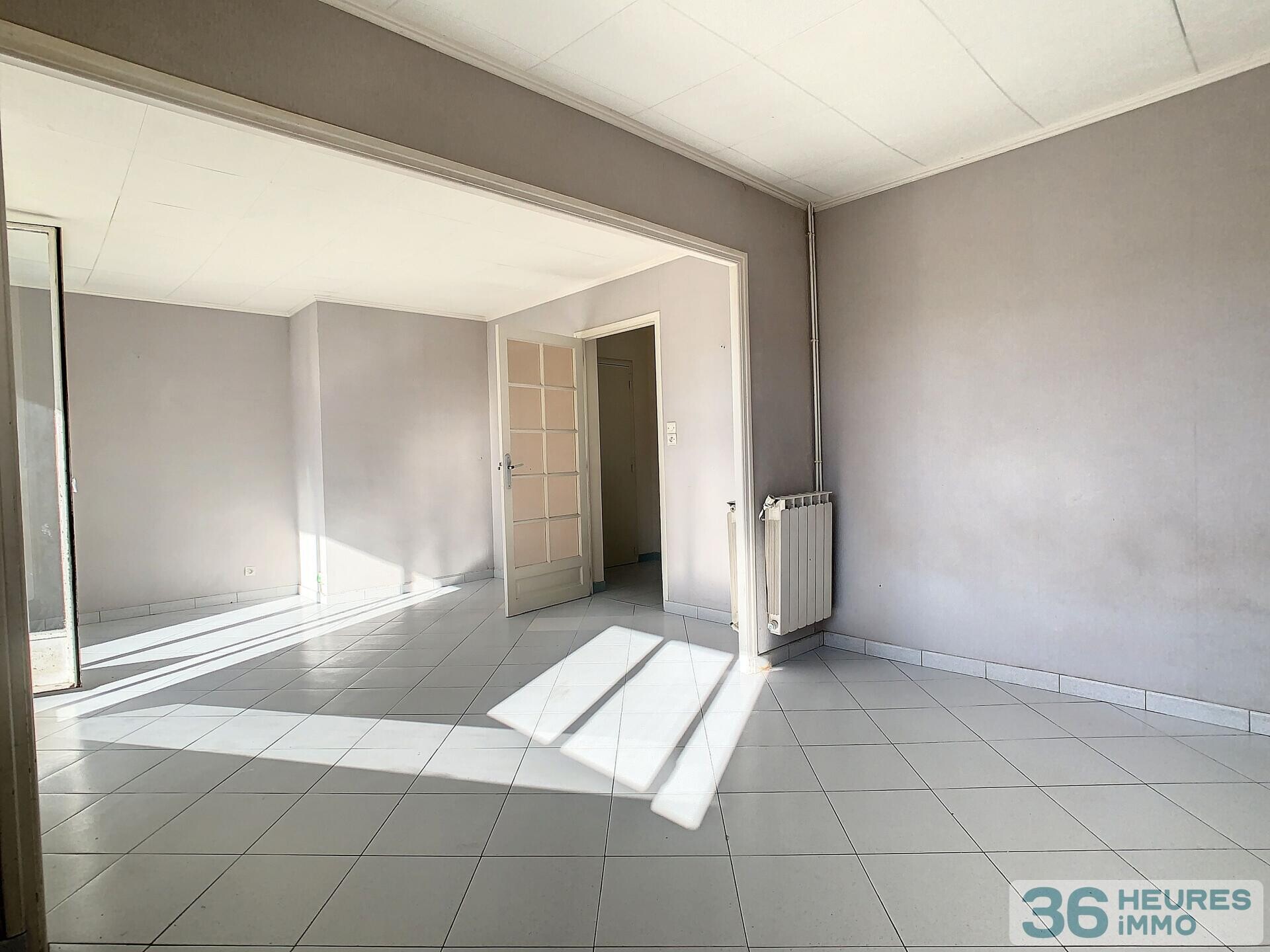 Appartement type 3 à rénover et garage