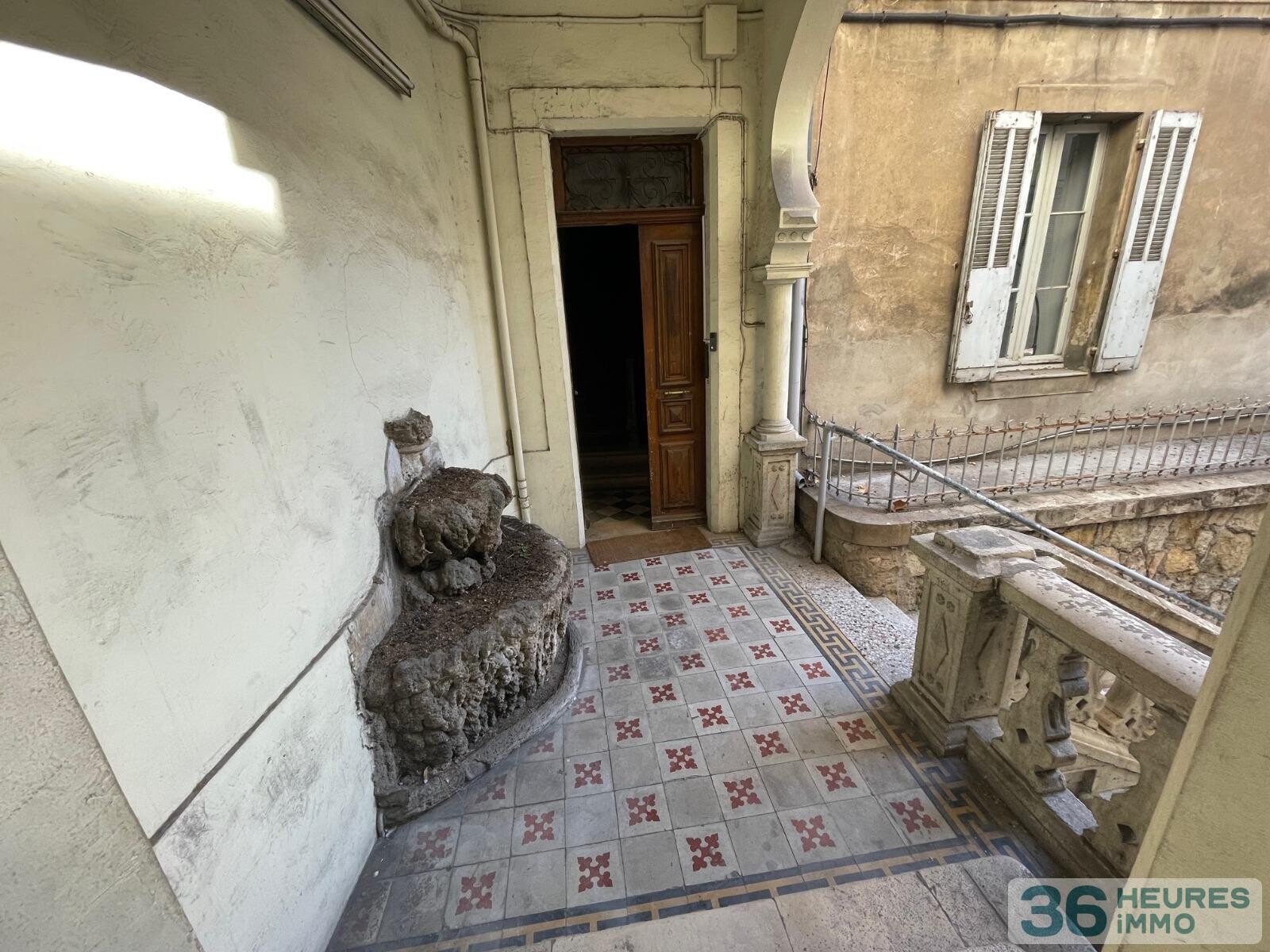 Toulon centre 2 pieces de 61m2