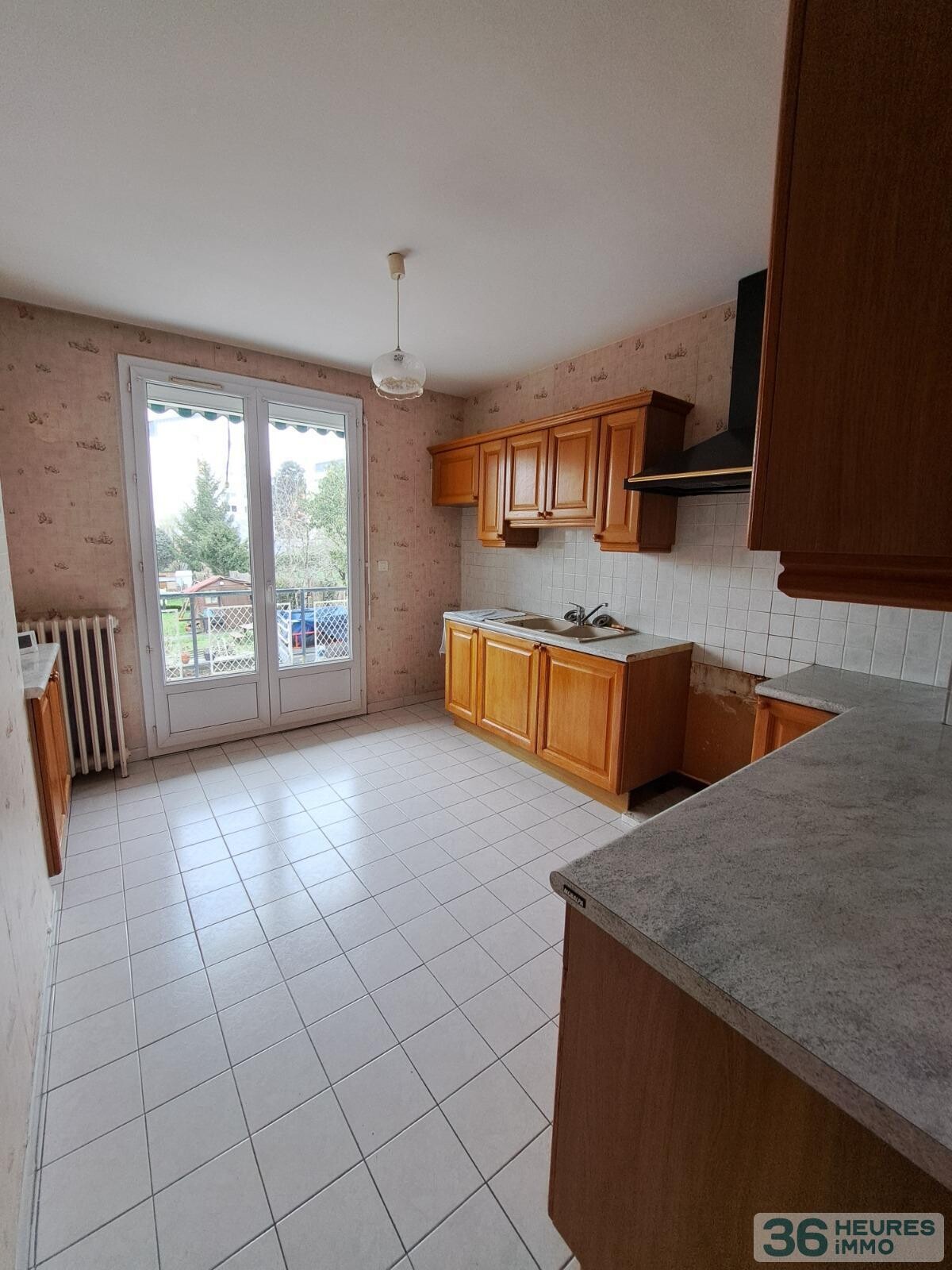 APPARTEMENT AVEC GARAGE ET JARDIN 