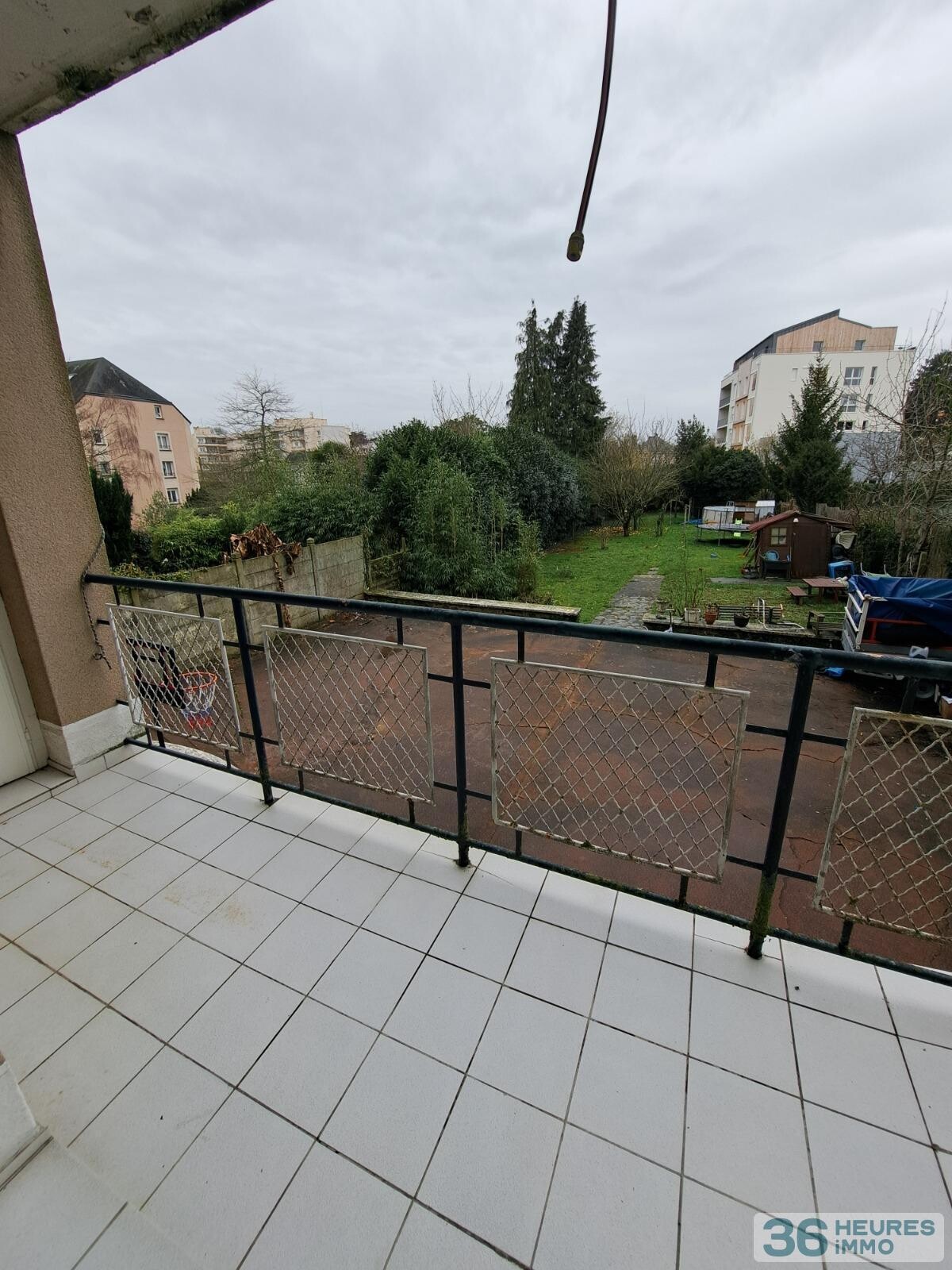 APPARTEMENT AVEC GARAGE ET JARDIN 