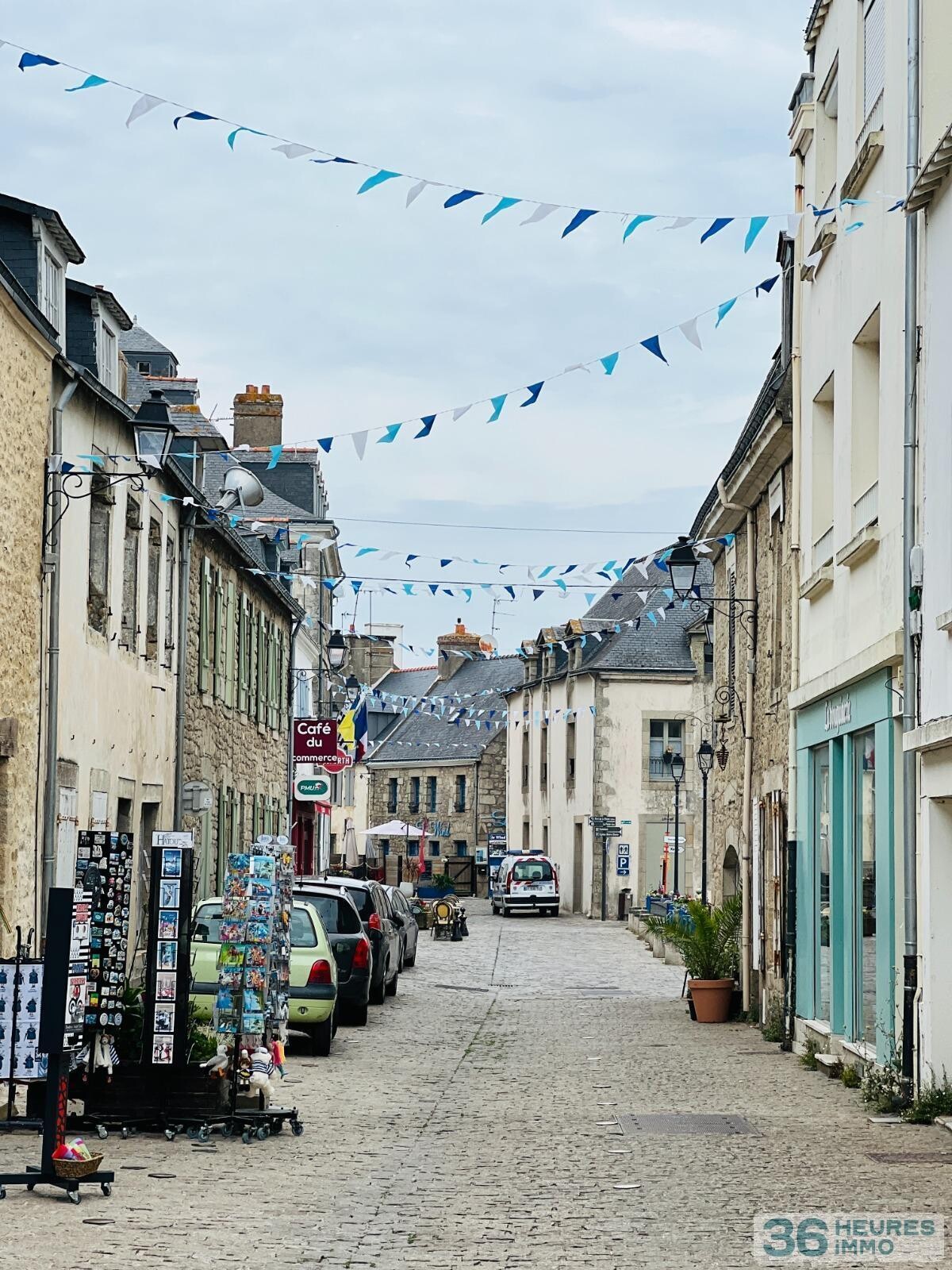 Maison avec vie de plain pied et grand jardin paysagé