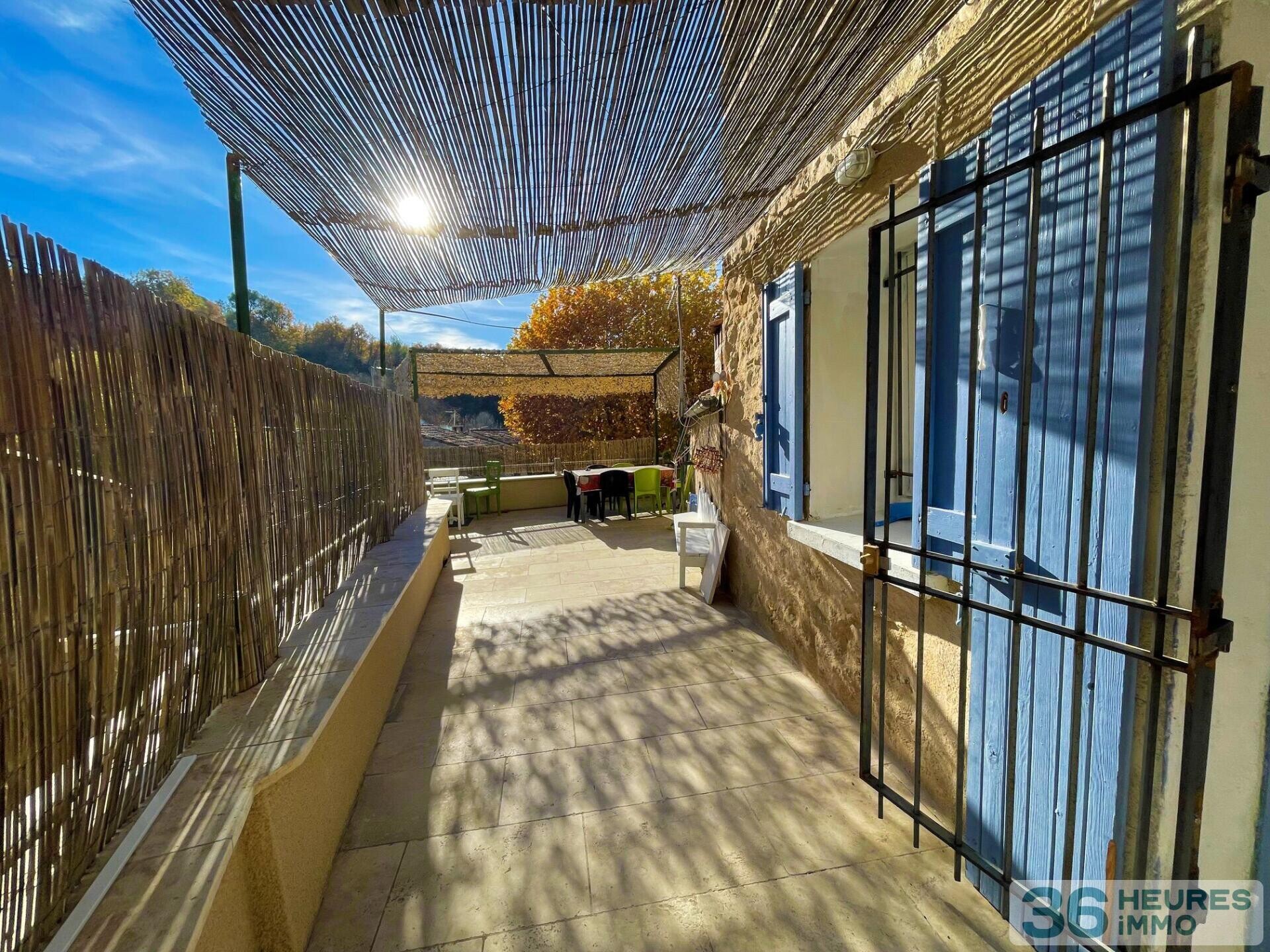 Maison de en ville, grande terrasse et potentiel