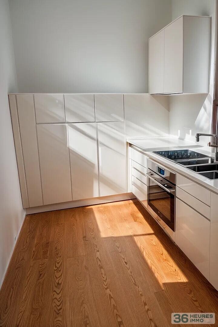Maions à usage d'habitation fond et terrain en dépendant sur 2 niveaux