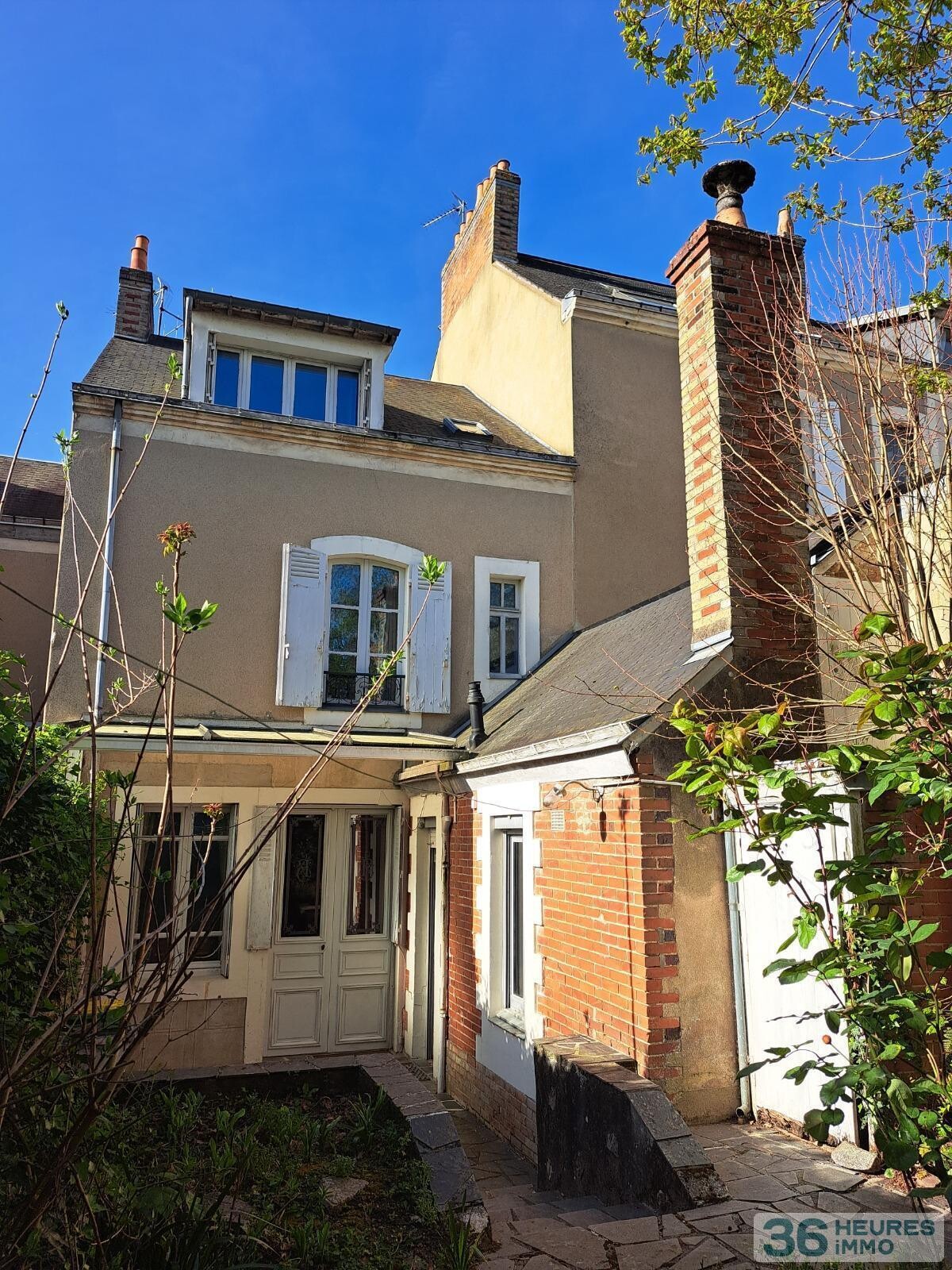 CROIX DE PIERRE - MANCELLE AVEC GRAND GARAGE 