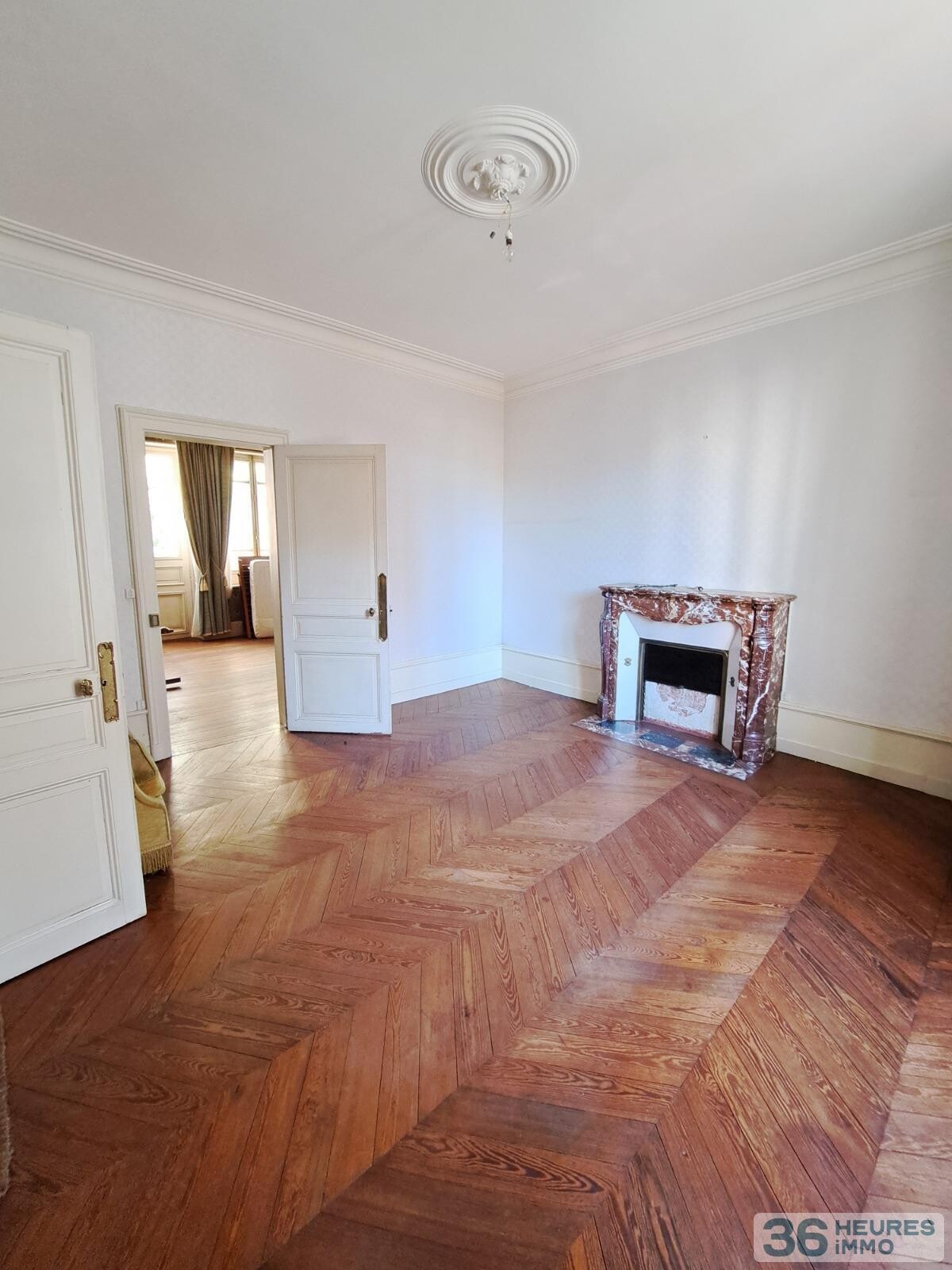 CROIX DE PIERRE - MANCELLE AVEC GRAND GARAGE 