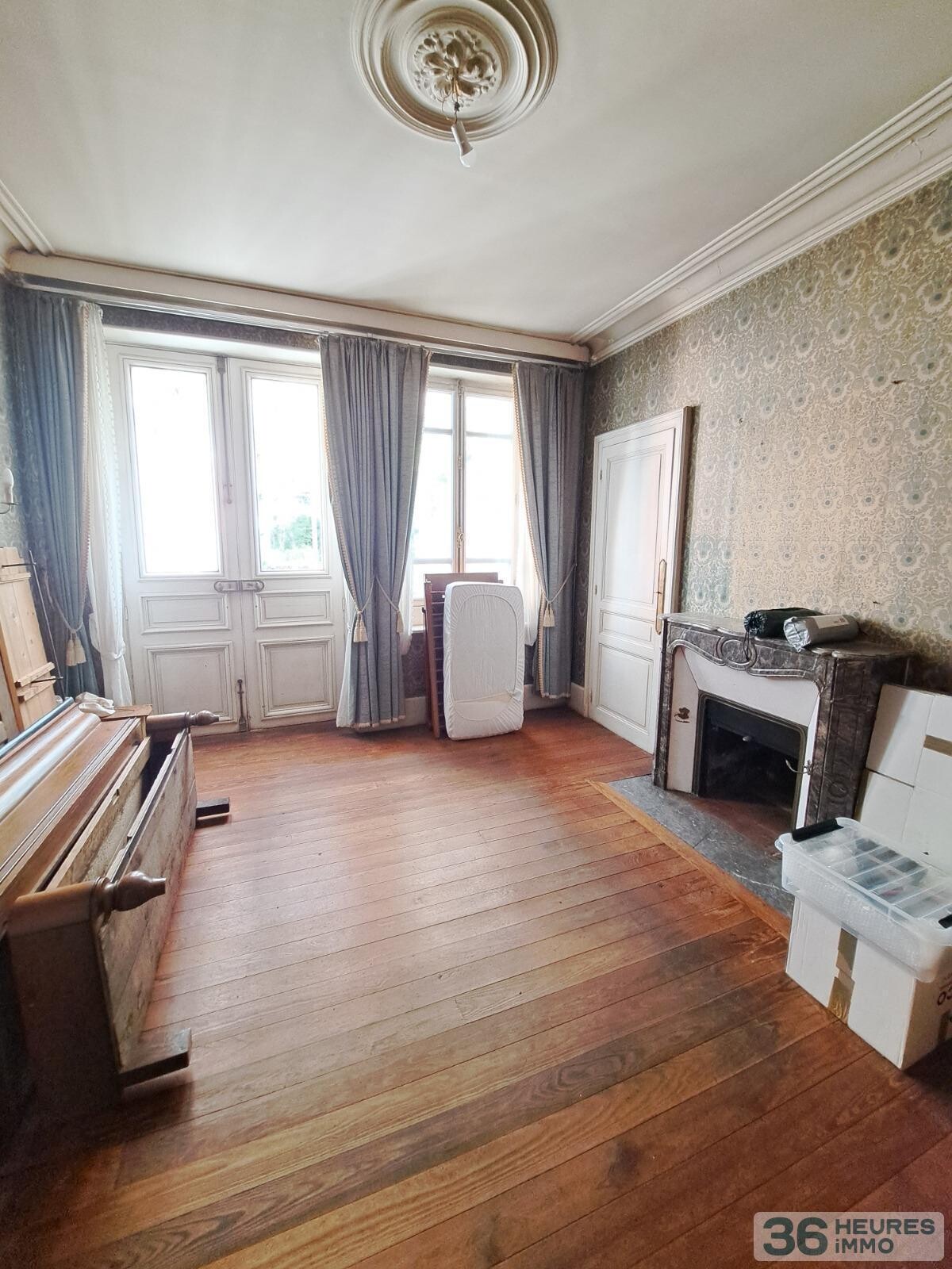 CROIX DE PIERRE - MANCELLE AVEC GRAND GARAGE 