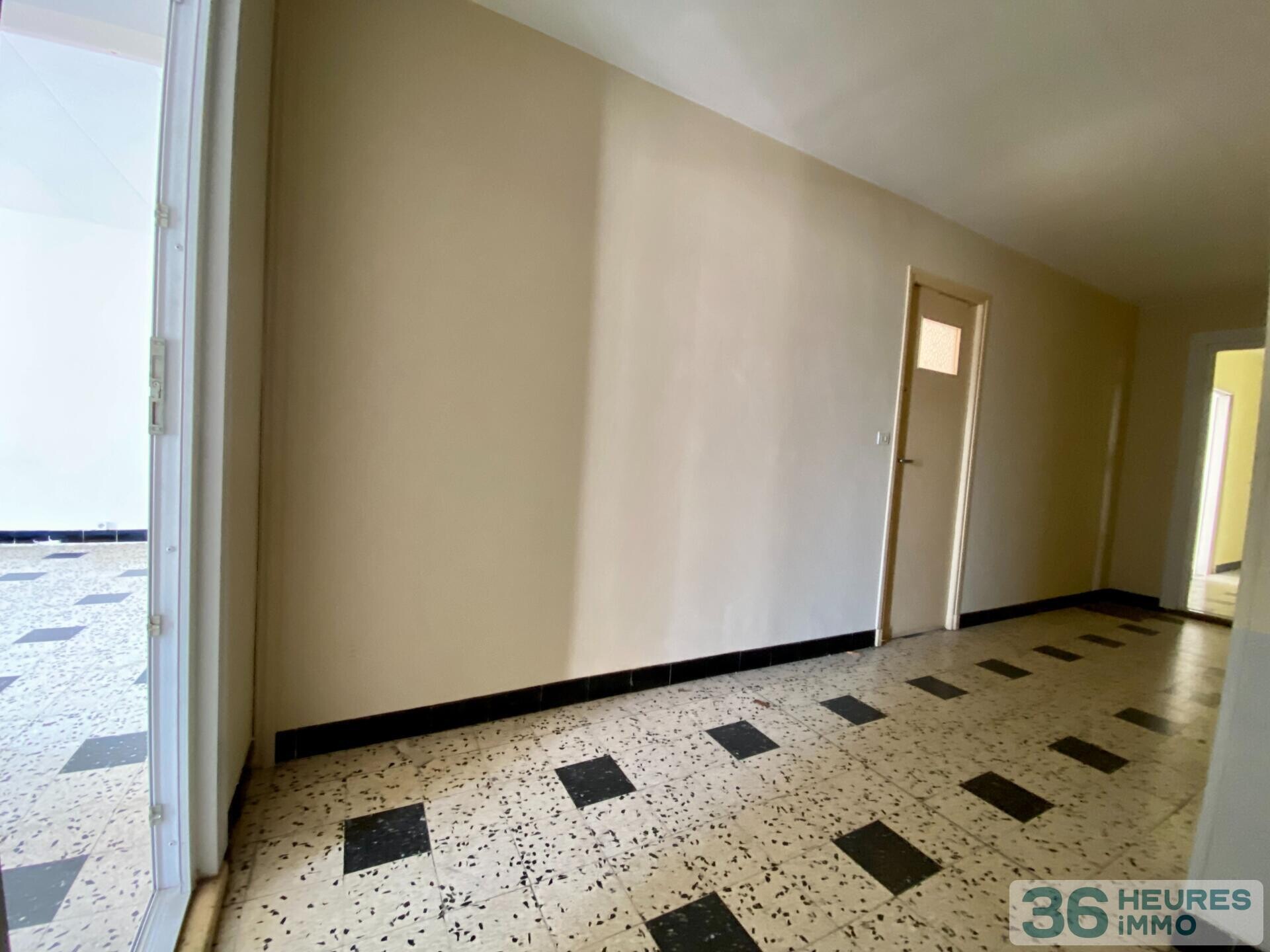 Immeuble à rénover 5 apt + terrain constructible