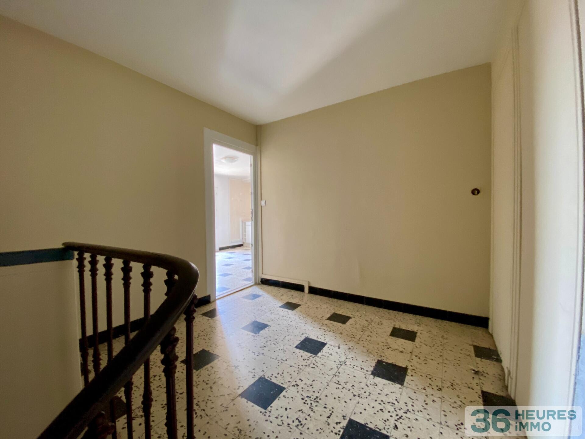 Immeuble à rénover 5 apt + terrain constructible