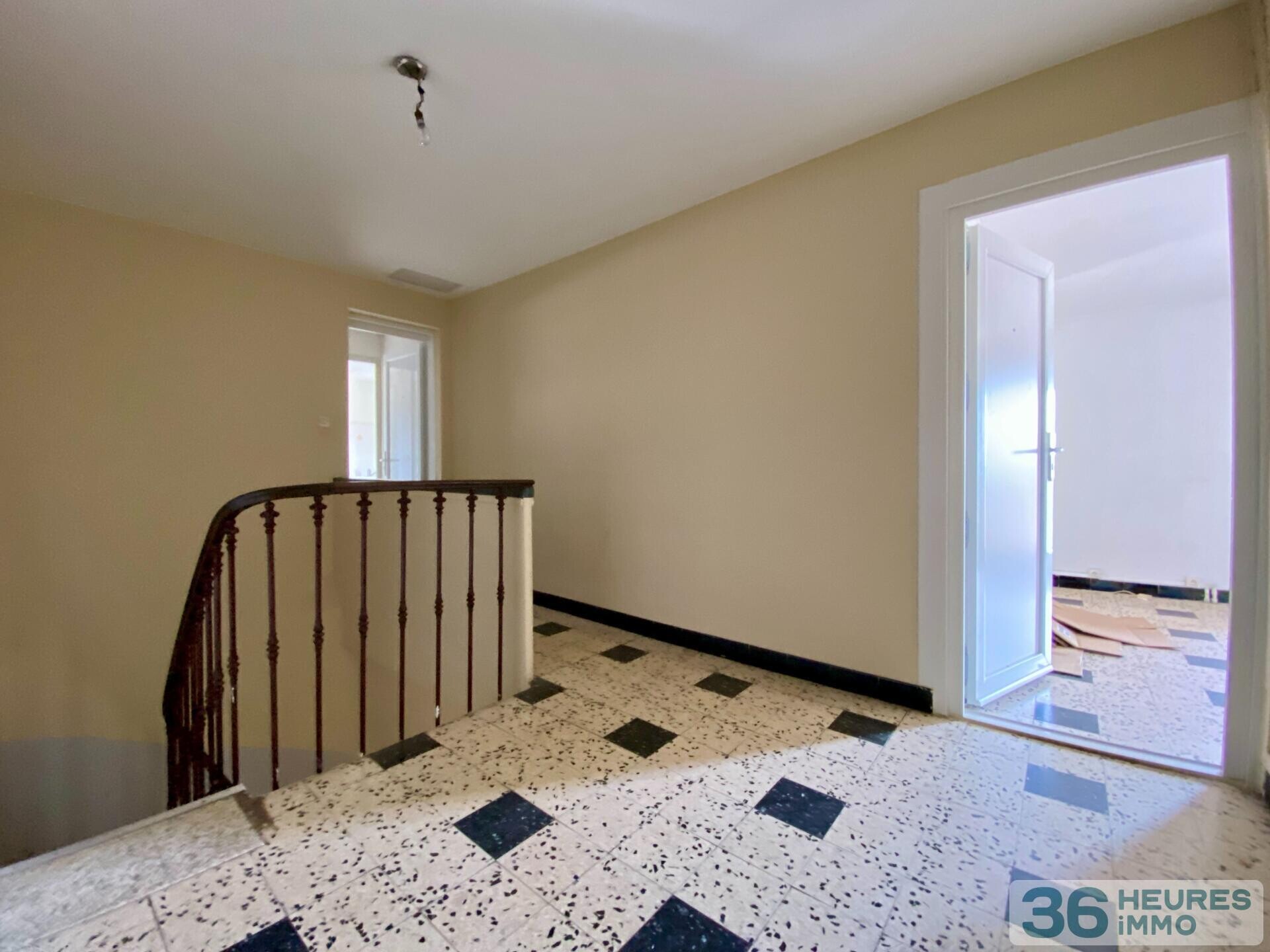 Immeuble à rénover 5 apt + terrain constructible