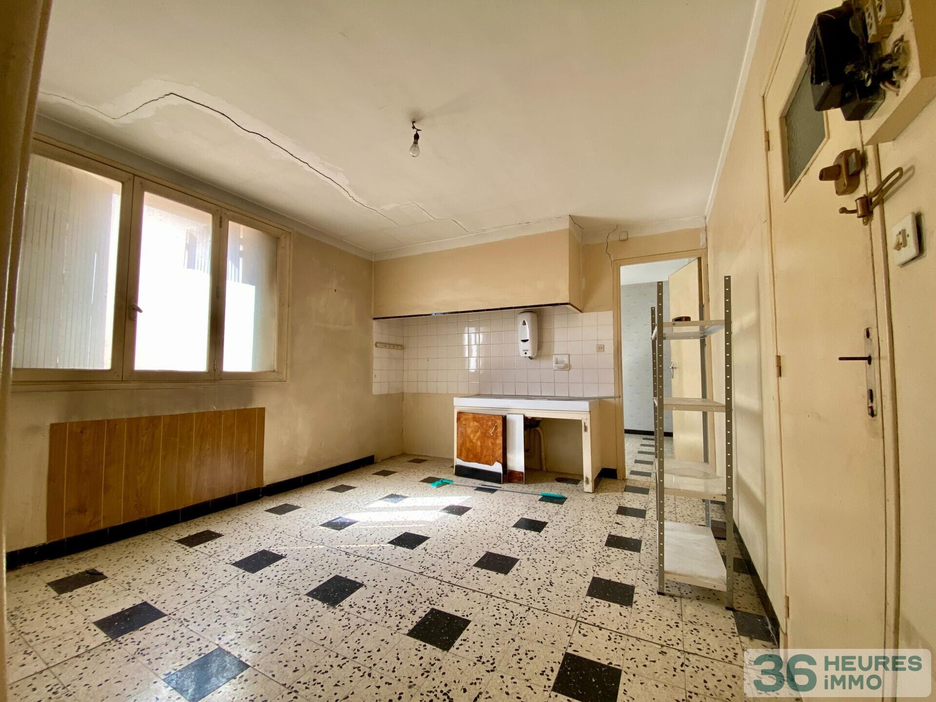 Immeuble à rénover 5 apt + terrain constructible