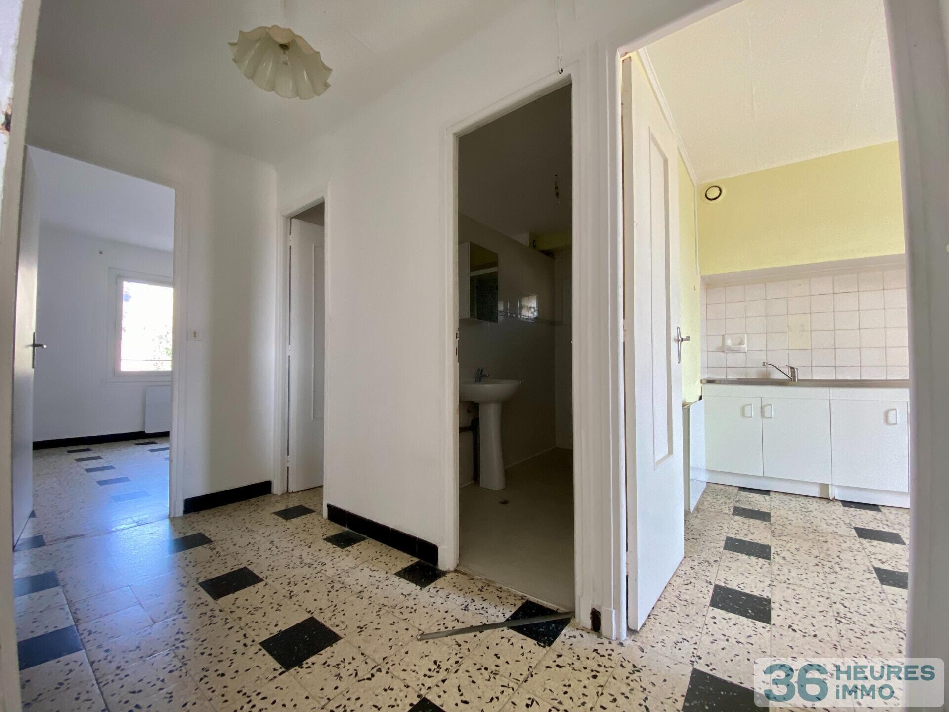 Immeuble à rénover 5 apt + terrain constructible