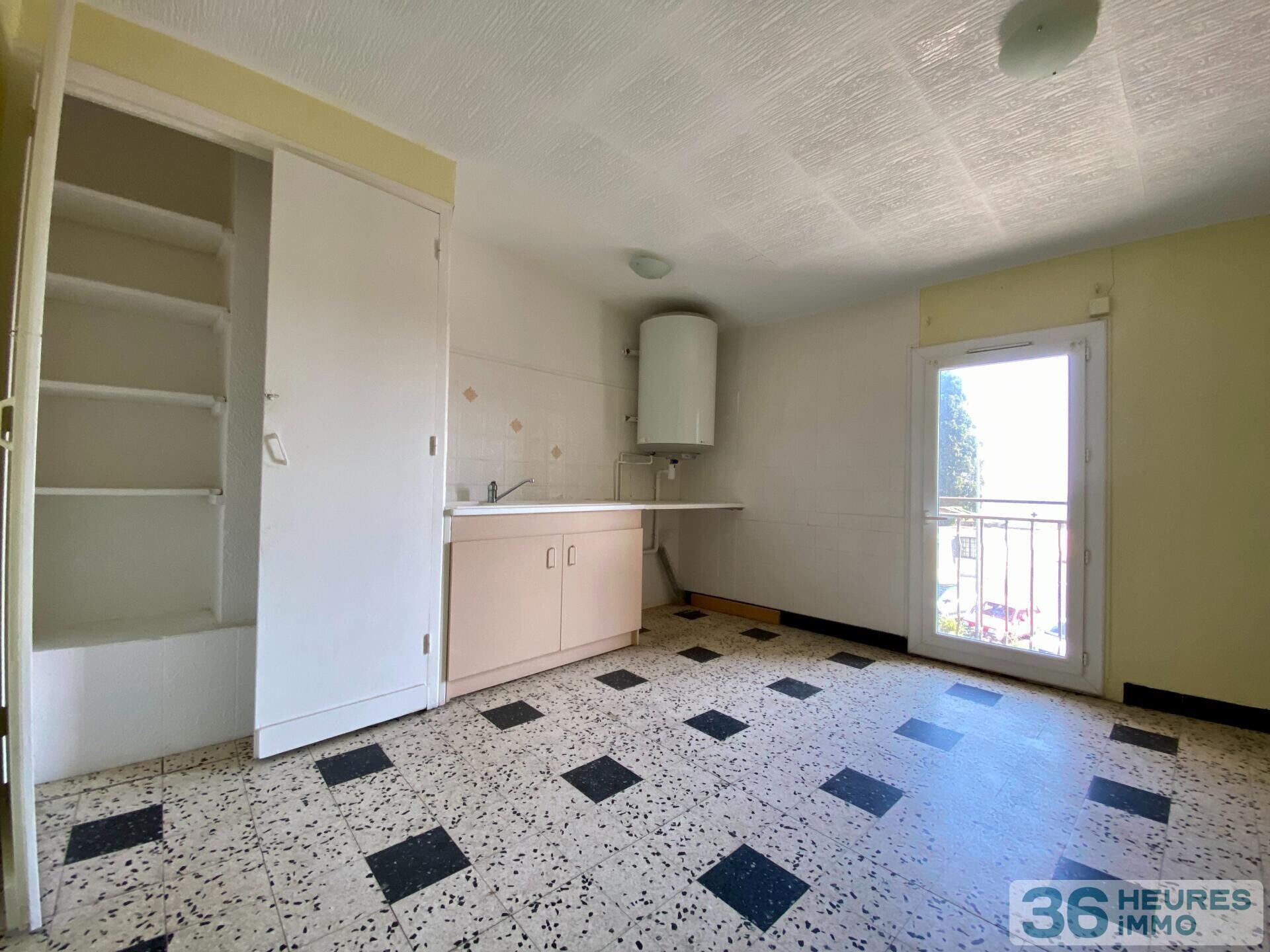 Immeuble à rénover 5 apt + terrain constructible