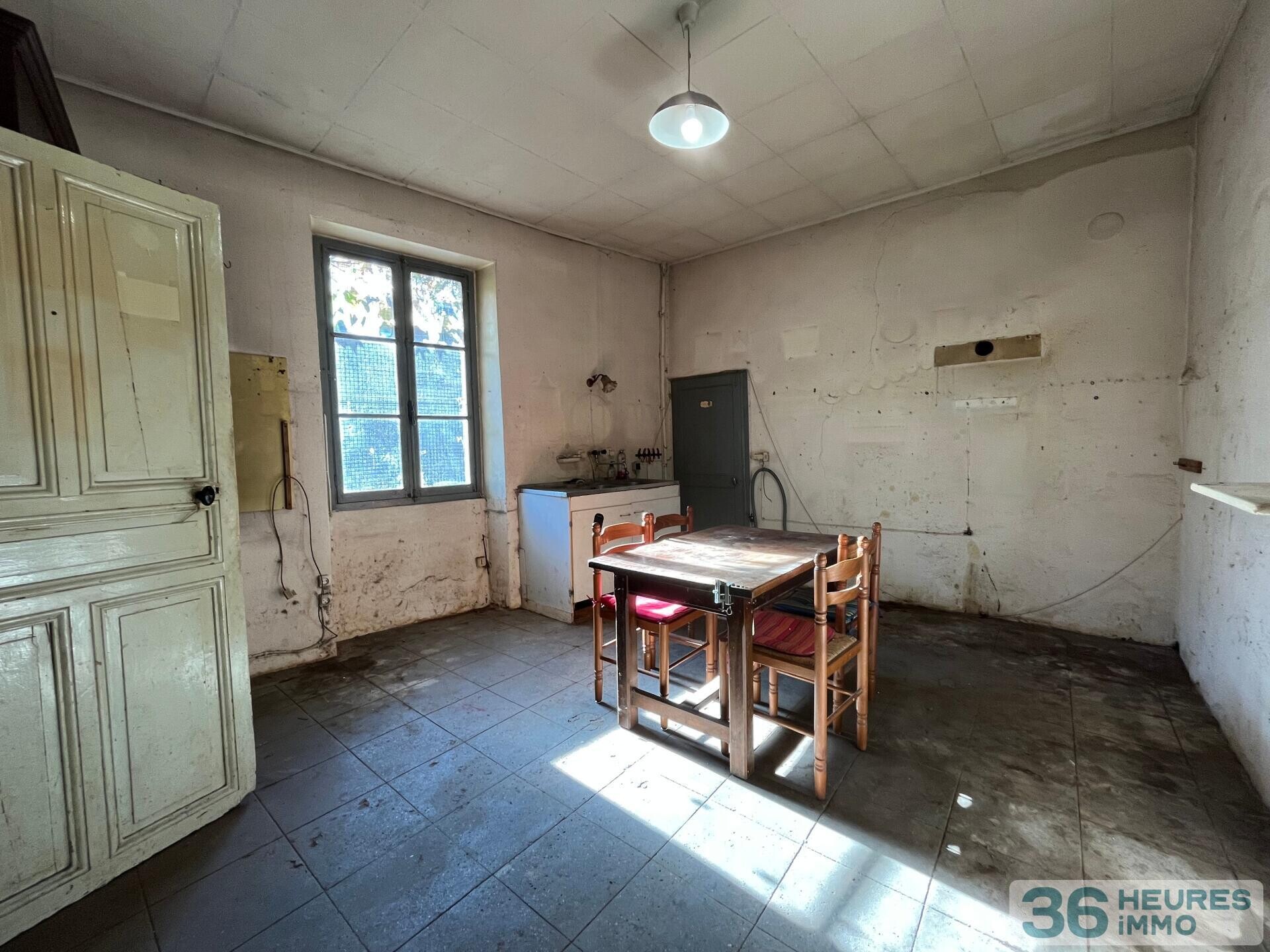 MAISON DE VILLAGE 6 PIÈCES D'ENVIRON 150 M² AVEC TERRASSE