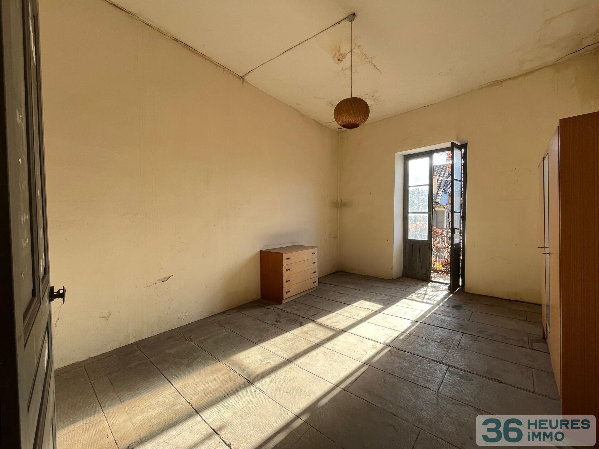 MAISON DE VILLAGE 6 PIÈCES D'ENVIRON 150 M² AVEC TERRASSE