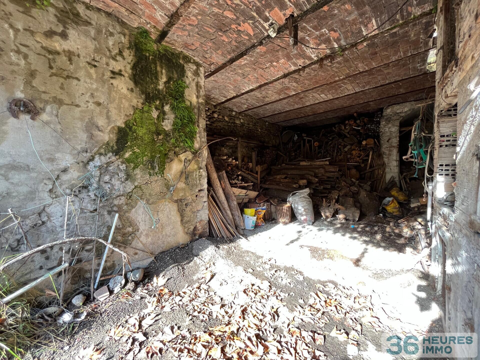 MAISON DE VILLAGE 6 PIÈCES D'ENVIRON 150 M² AVEC TERRASSE