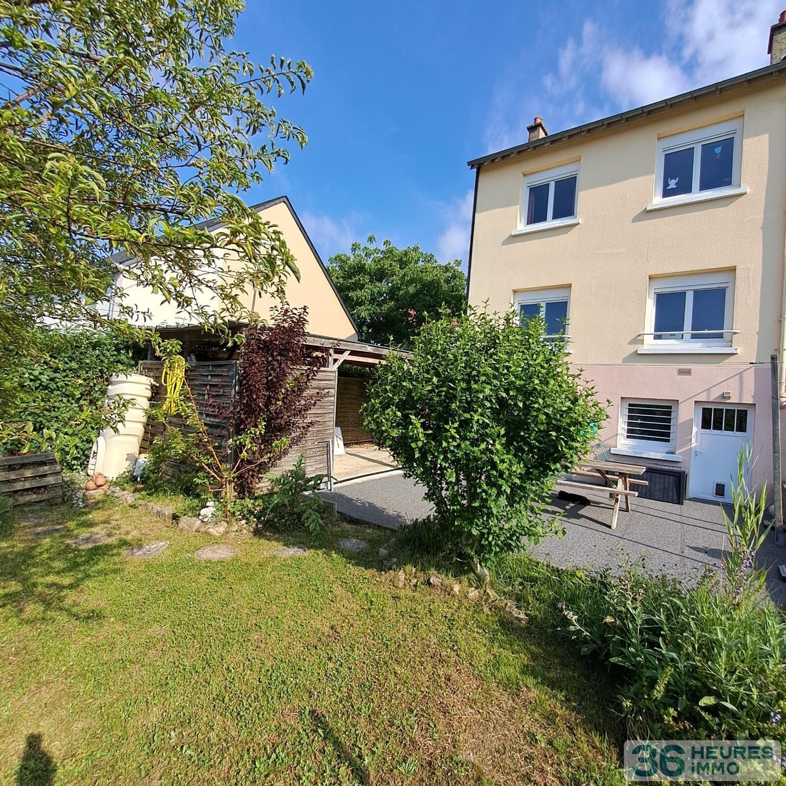 QUARTIER PREMARTINE - RUE CALME - SEMI MITOYENNE - 3 CHAMBRES - JARDIN ET GARAGE 