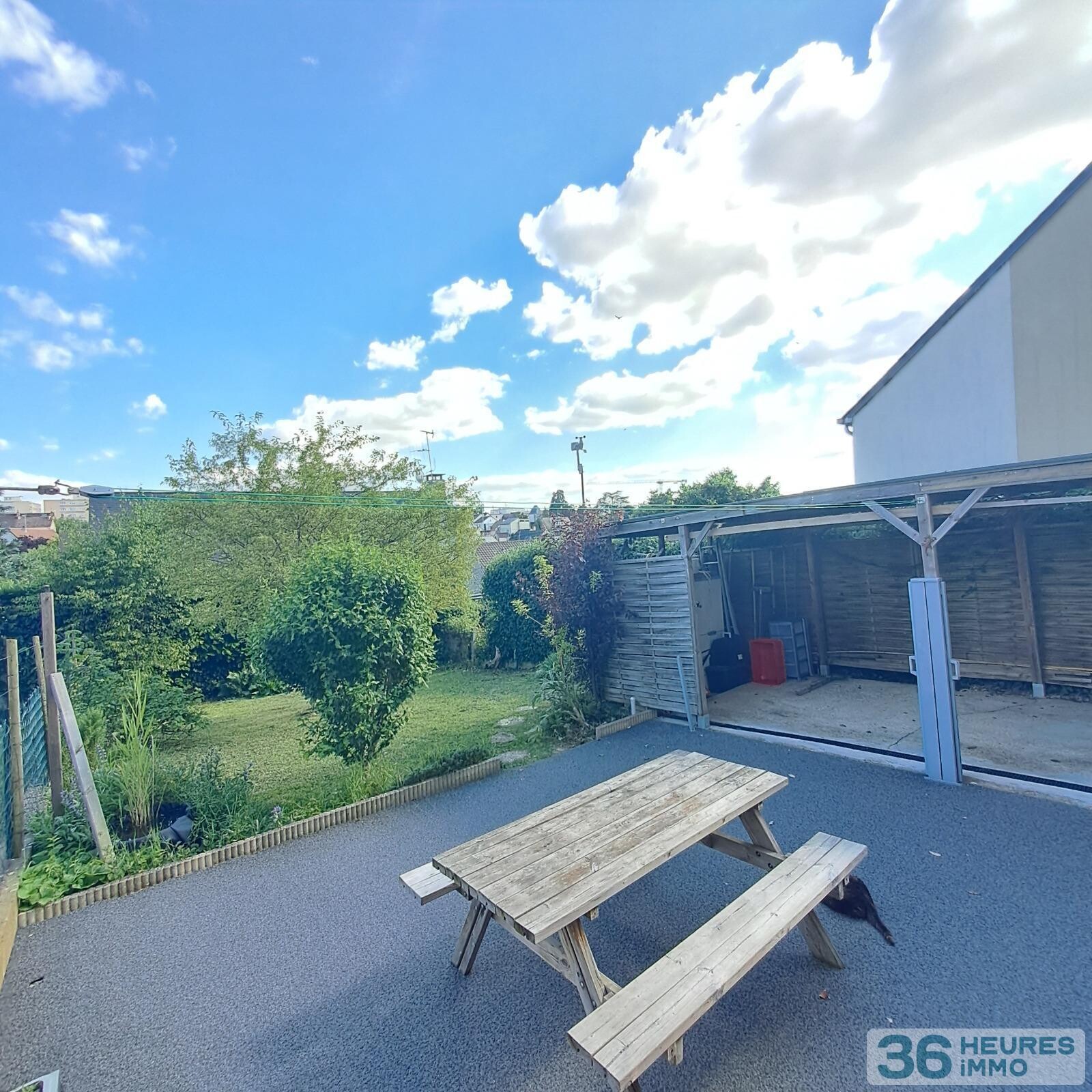 QUARTIER PREMARTINE - RUE CALME - SEMI MITOYENNE - 3 CHAMBRES - JARDIN ET GARAGE 