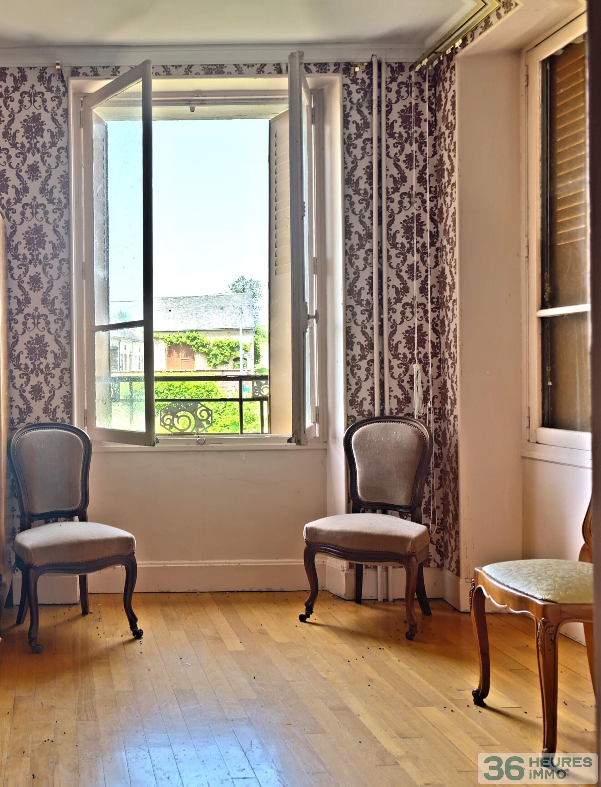 A VENDRE -DEMEURE AVEC VASTES DEPENDANCES-SAINT GERMAIN DES CHAMPS