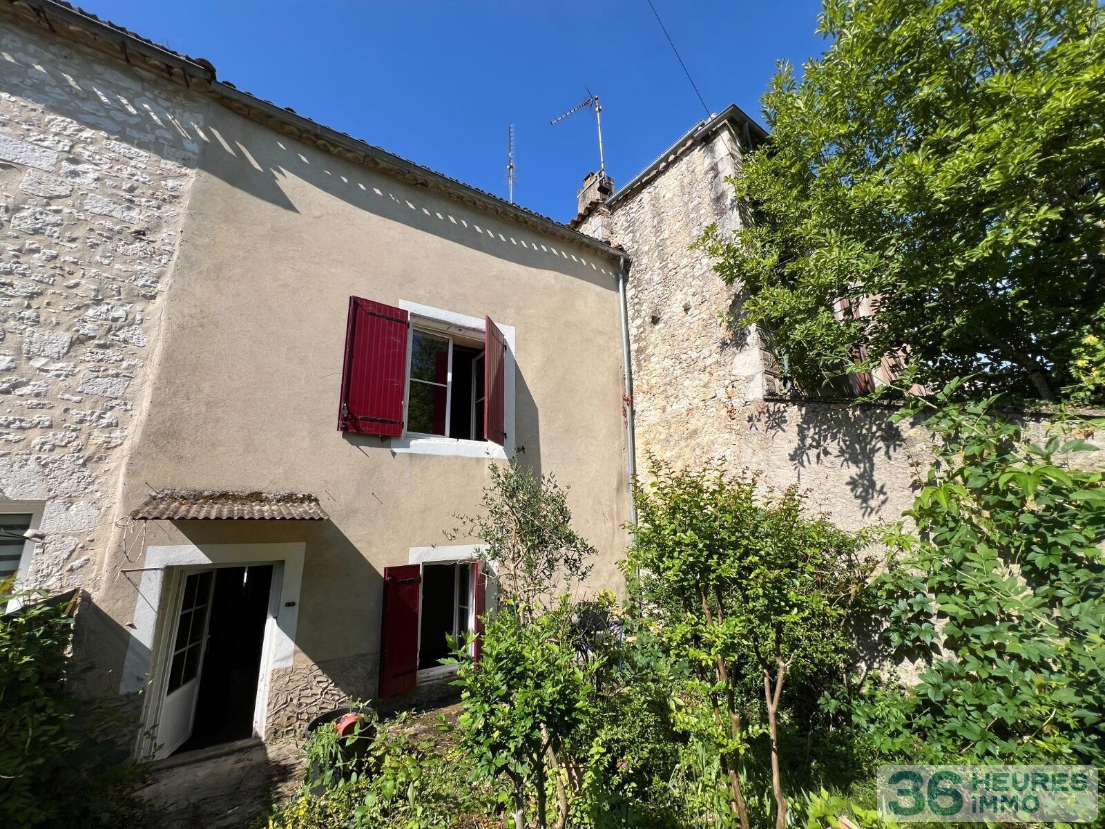 MAISON EN PIERRES 