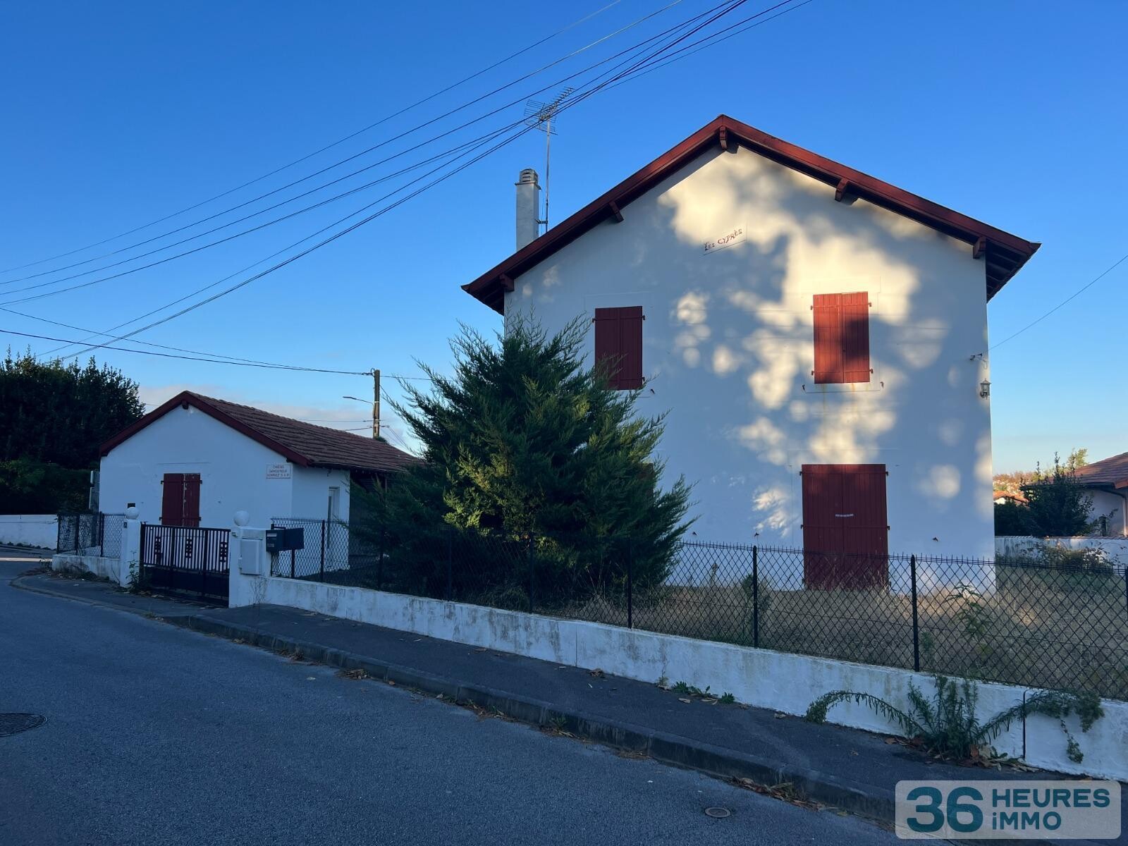 Maison avec dépendances