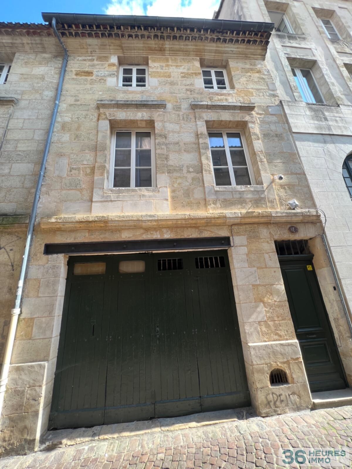 IMMEUBLE 5 APPARTEMENTS + 1 GARAGE+ CAVES 