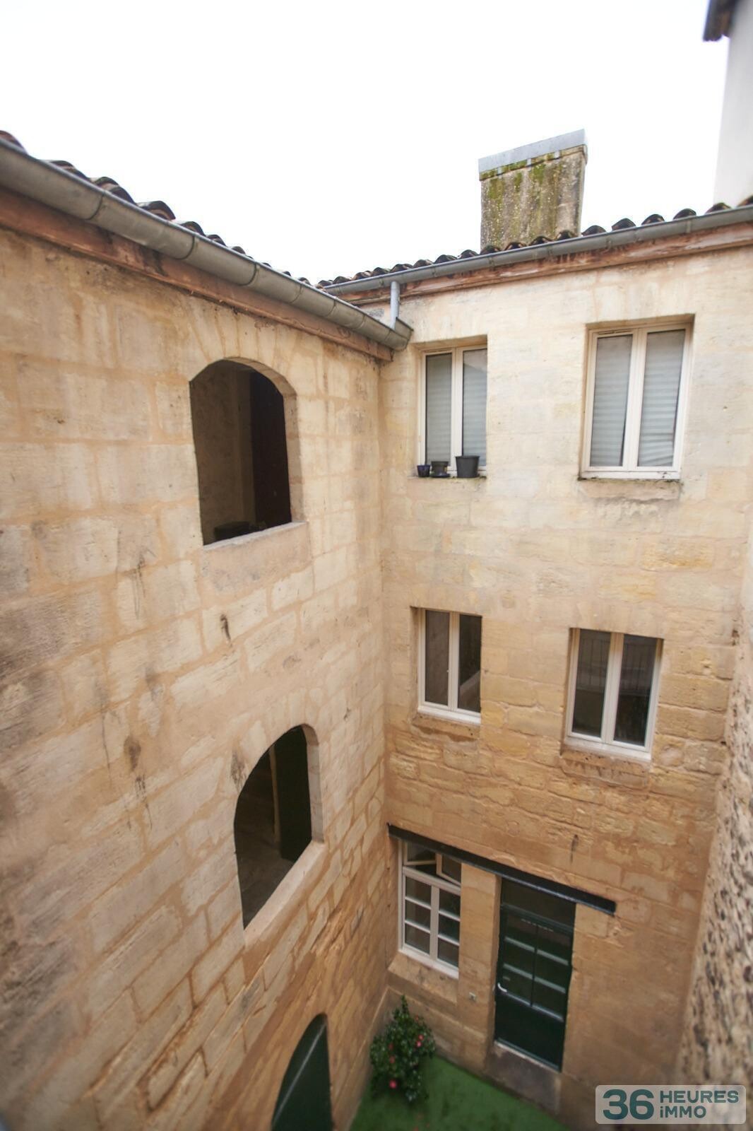 IMMEUBLE 5 APPARTEMENTS + 1 GARAGE+ CAVES 