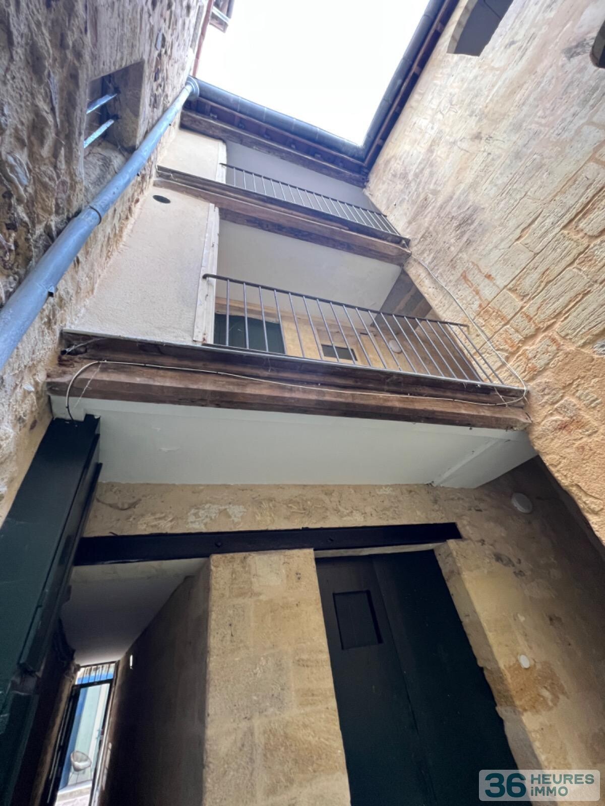 IMMEUBLE 5 APPARTEMENTS + 1 GARAGE+ CAVES 