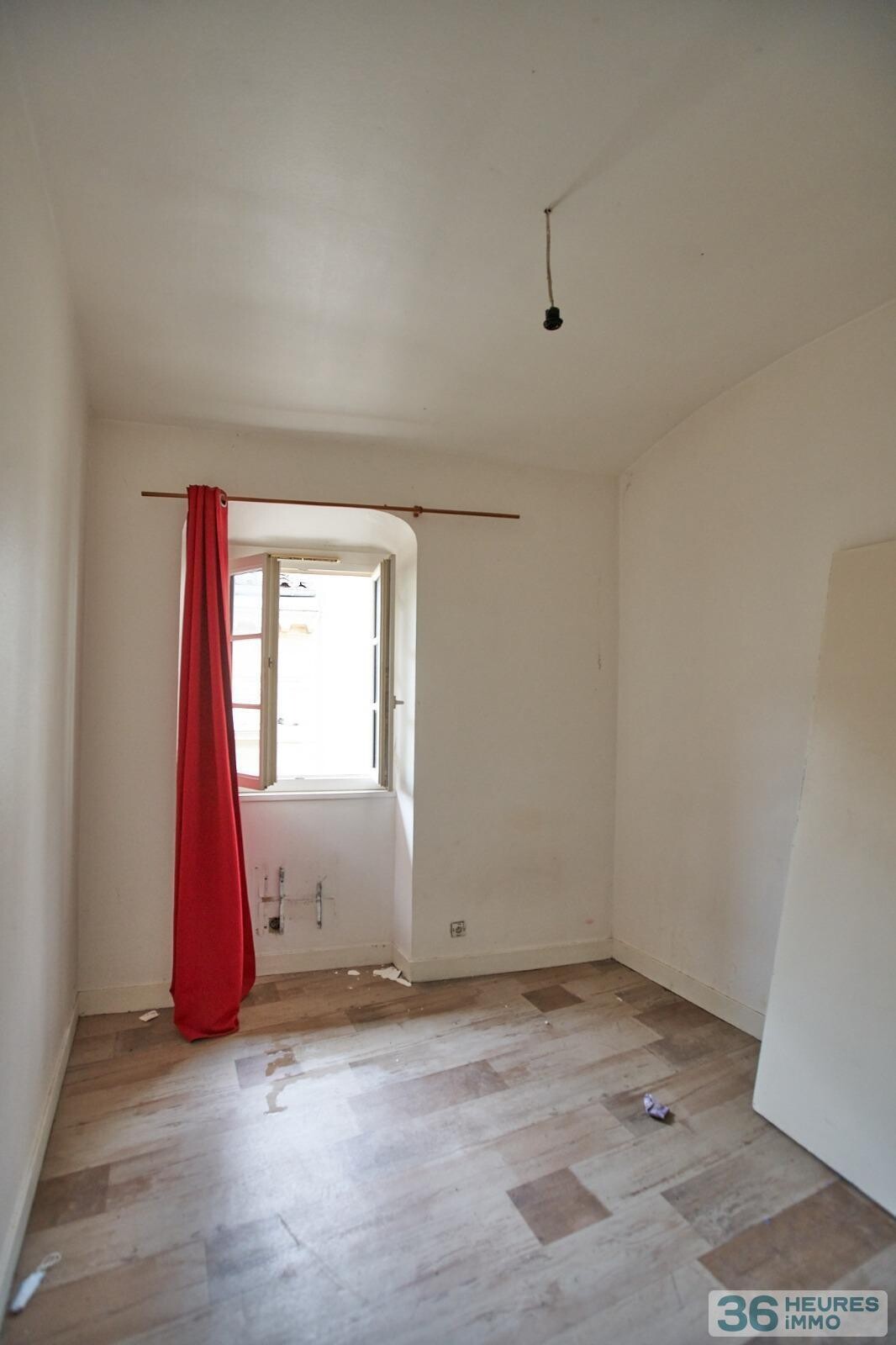 IMMEUBLE 5 APPARTEMENTS + 1 GARAGE+ CAVES 