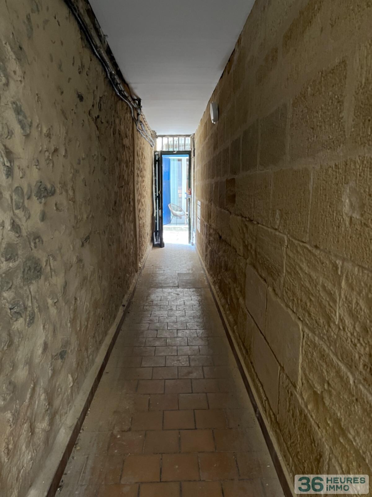 IMMEUBLE 5 APPARTEMENTS + 1 GARAGE+ CAVES 